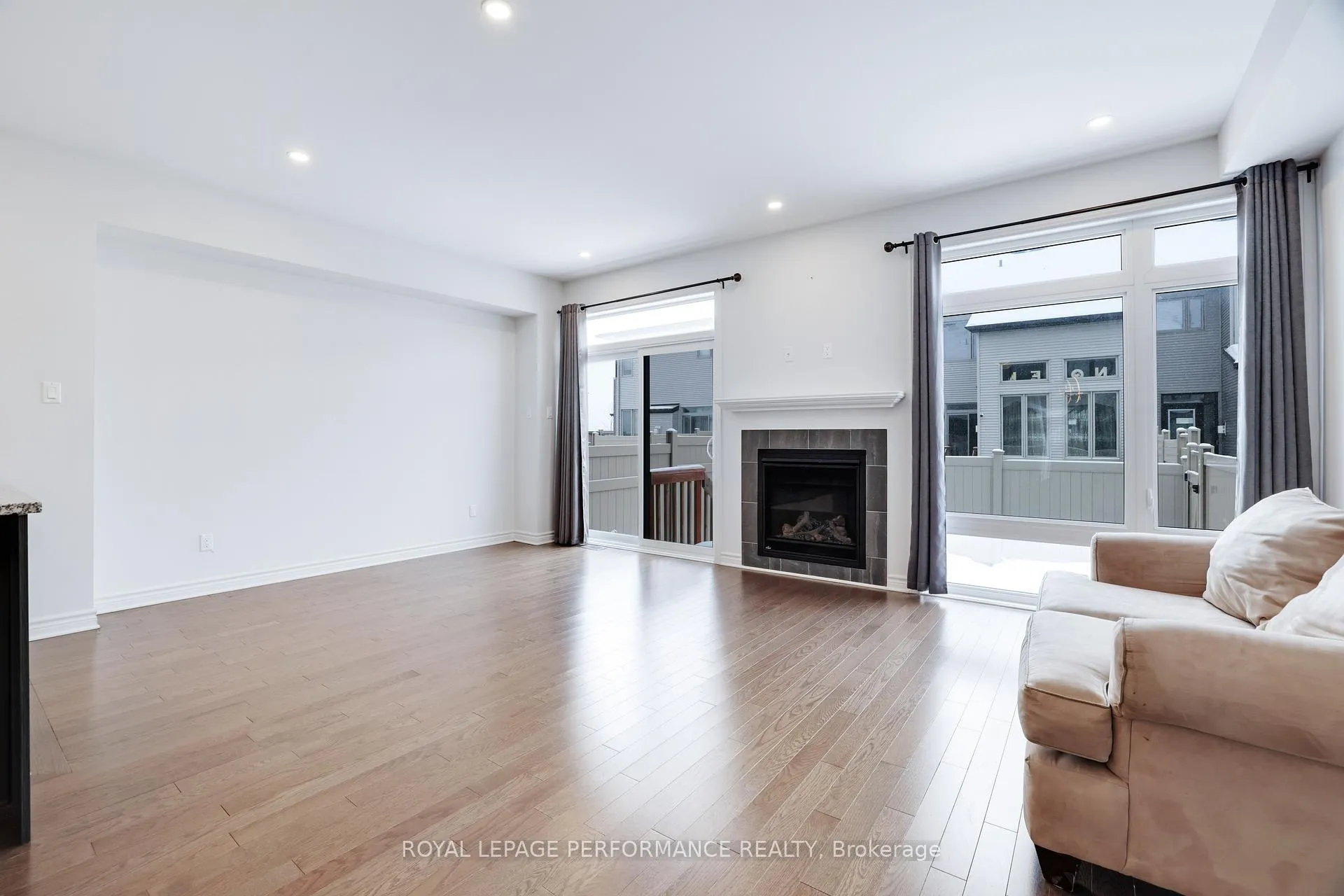 Photo 11 of 669 Cordelette Circle E, Ottawa, Mer Bleue/Bradley Estates/Anderson Park — HOMEH