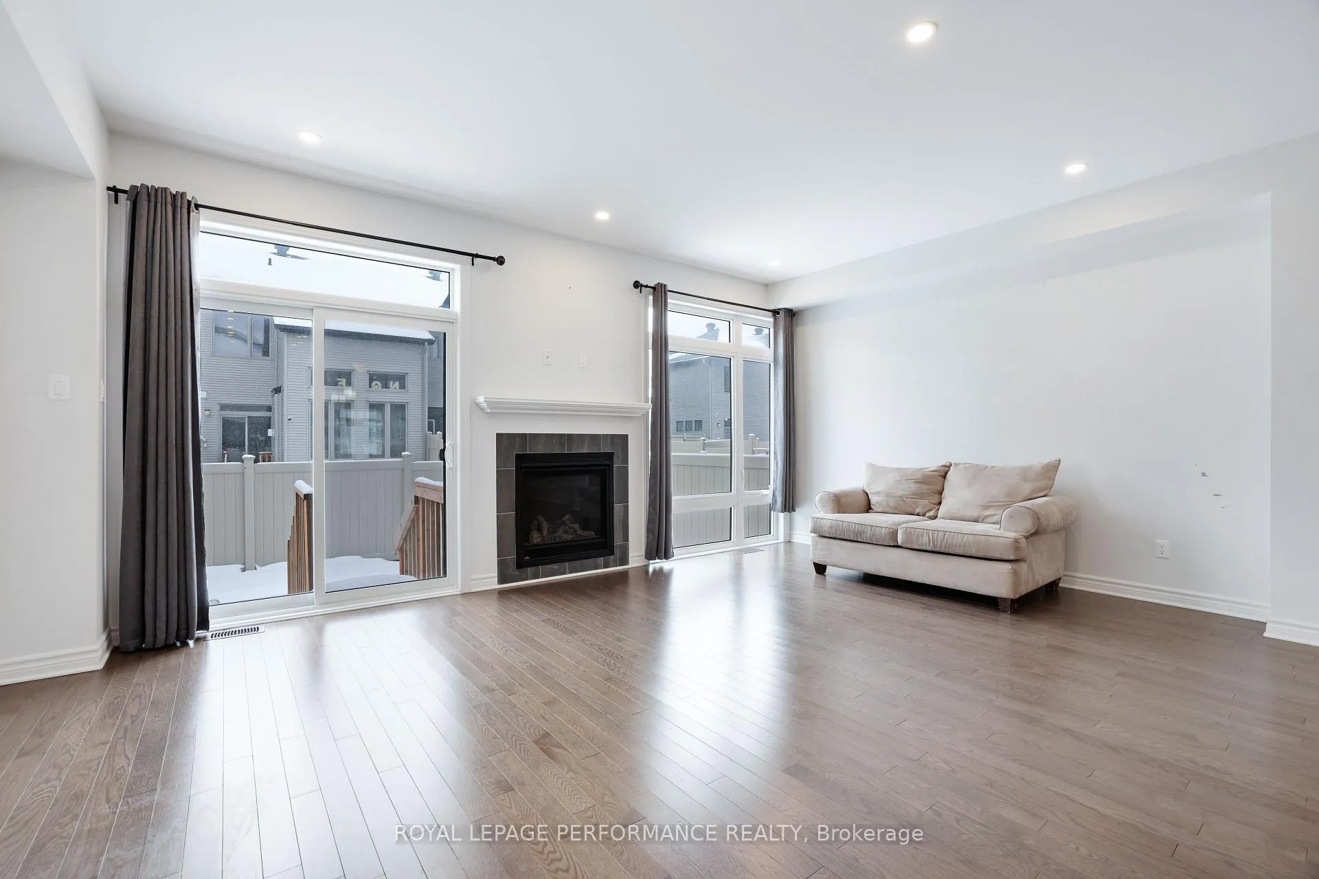 Photo 12 of 669 Cordelette Circle E, Ottawa, Mer Bleue/Bradley Estates/Anderson Park — HOMEH