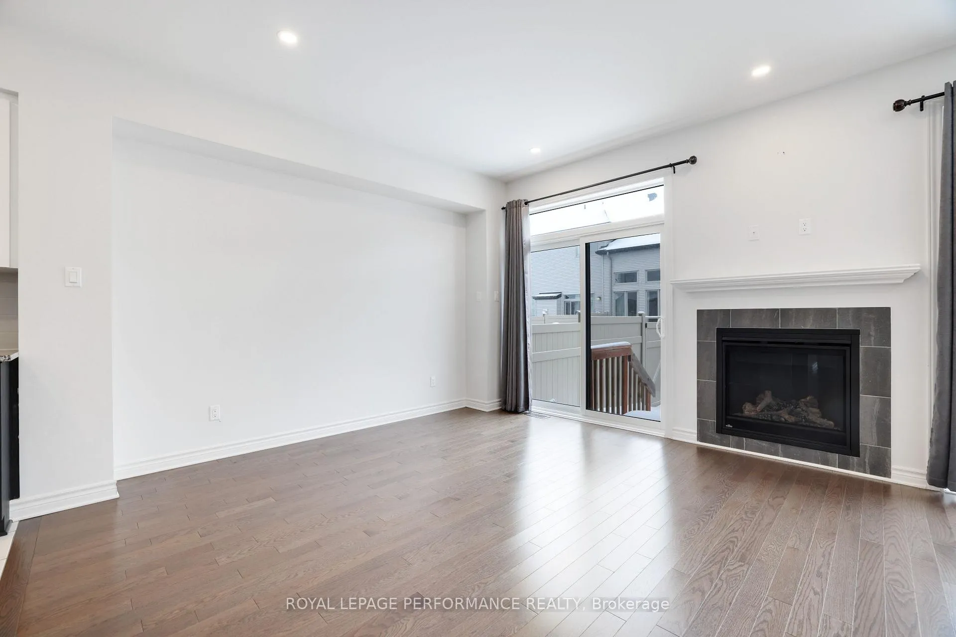 Photo 16 of 669 Cordelette Circle E, Ottawa, Mer Bleue/Bradley Estates/Anderson Park — HOMEH