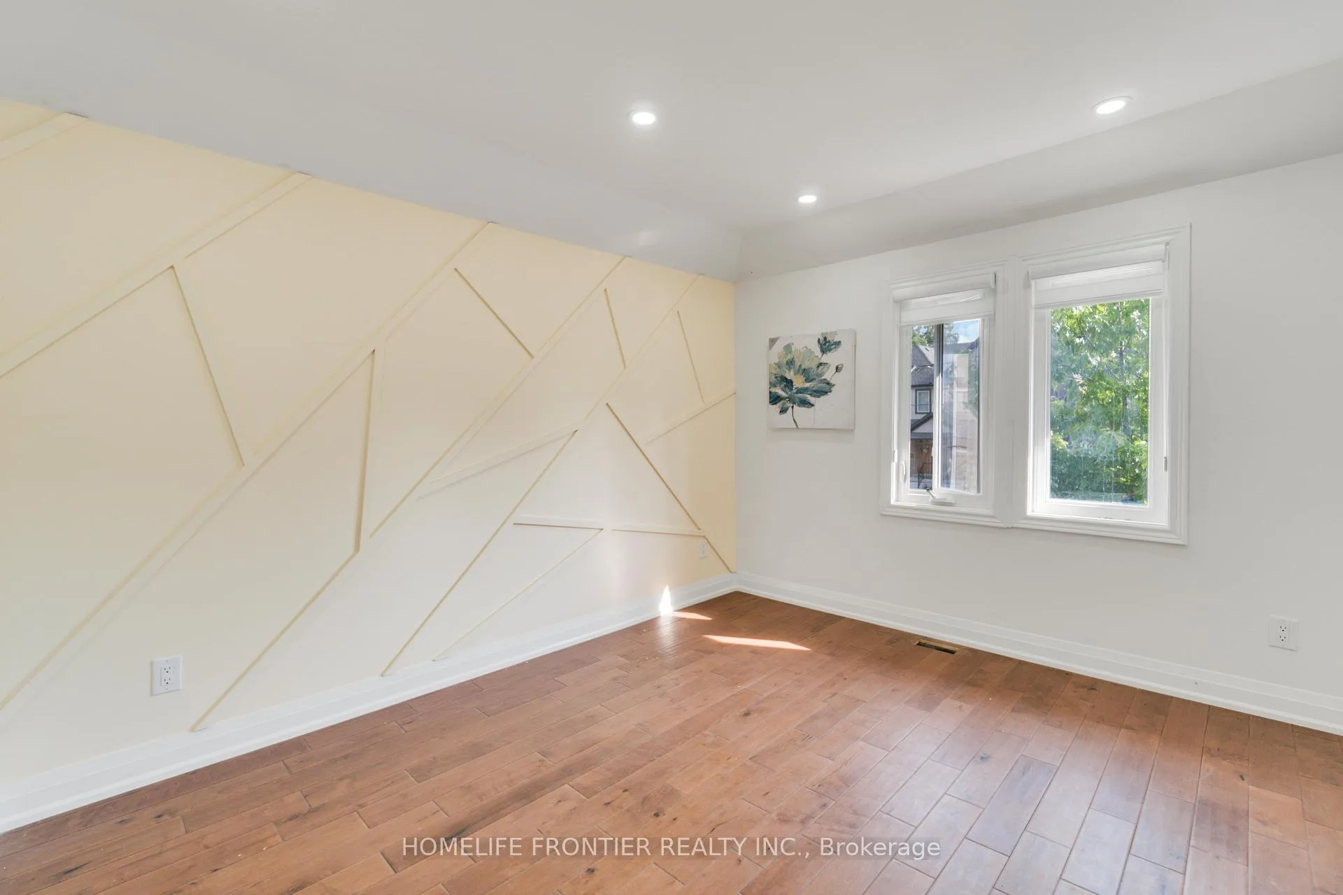 Photo 4 of 126 Walter Street, Kitchener — HOMEH