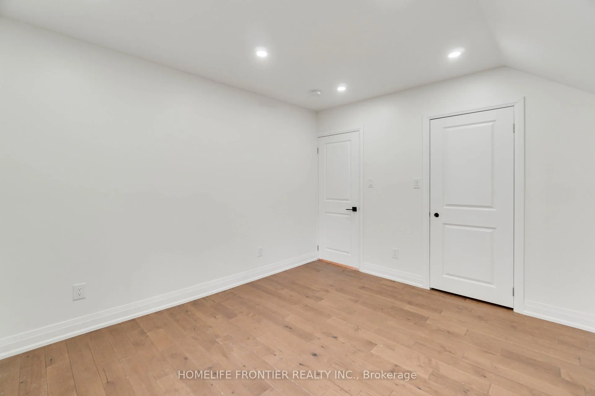 Photo 7 of 126 Walter Street, Kitchener — HOMEH