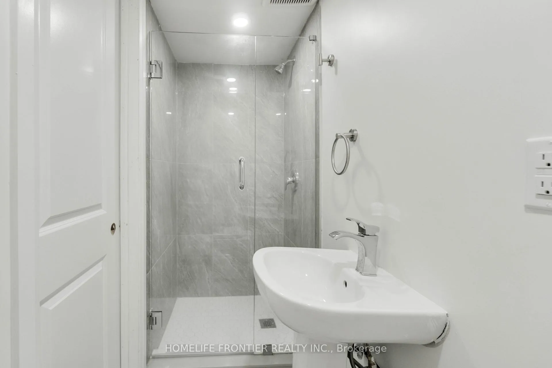 Photo 26 of 126 Walter Street, Kitchener — HOMEH