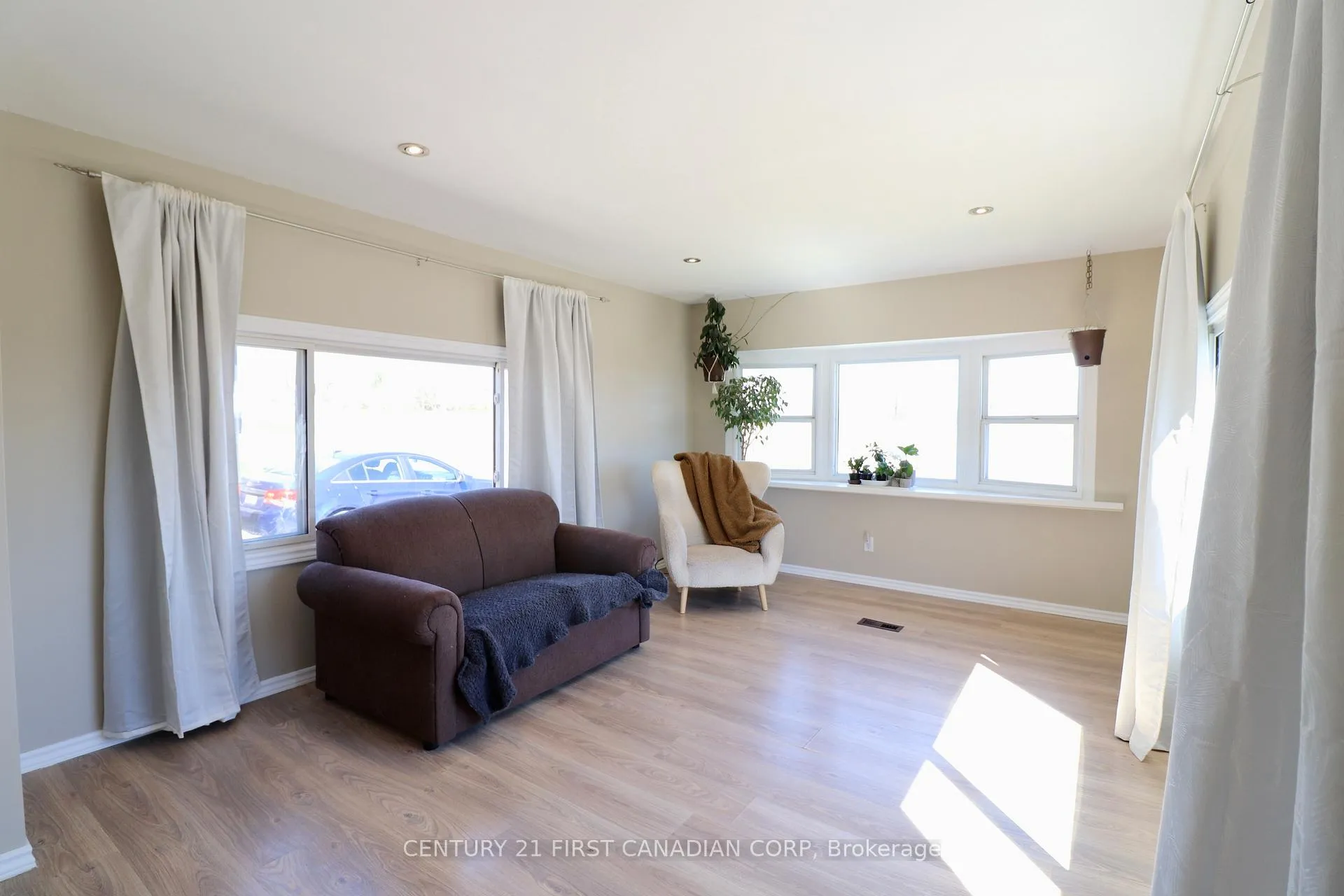 Photo 9 of Unit 82, 3100 Dorchester Road, Thames Centre, Rural Thames Centre — HOMEH