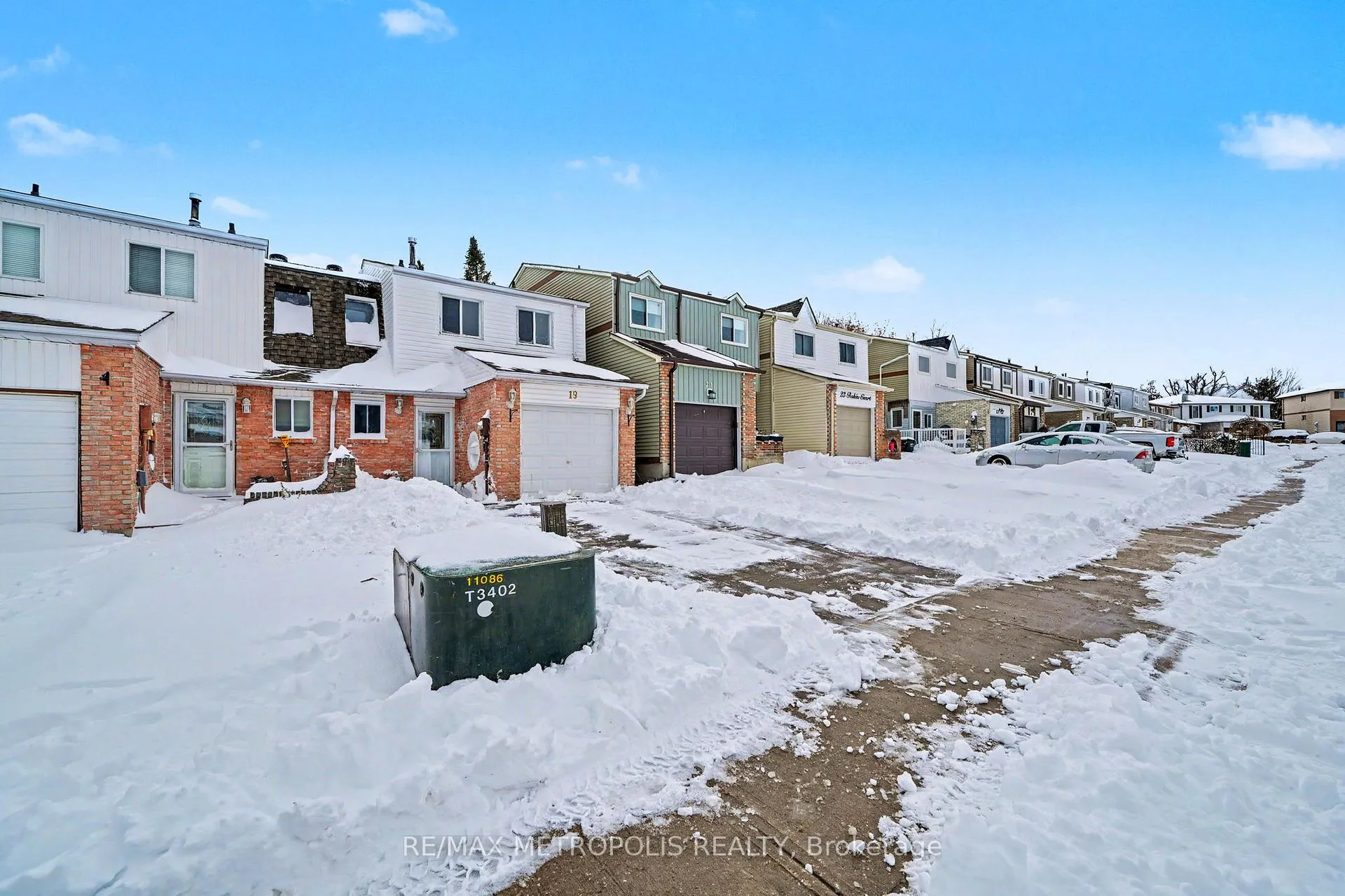 Photo 2 of 19 Robin Court, Barrie, Cundles East — HOMEH