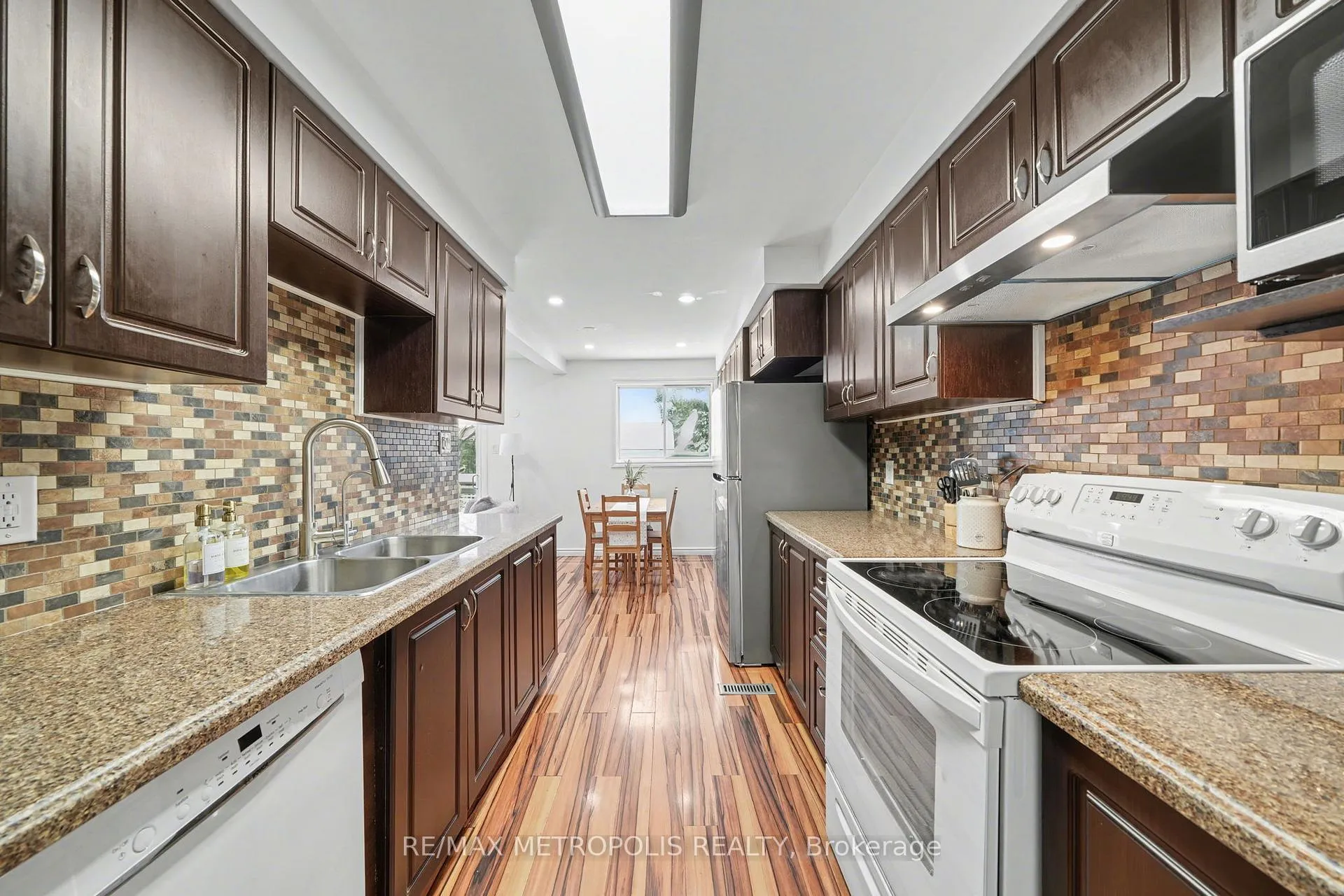 Photo 8 of 19 Robin Court, Barrie, Cundles East — HOMEH