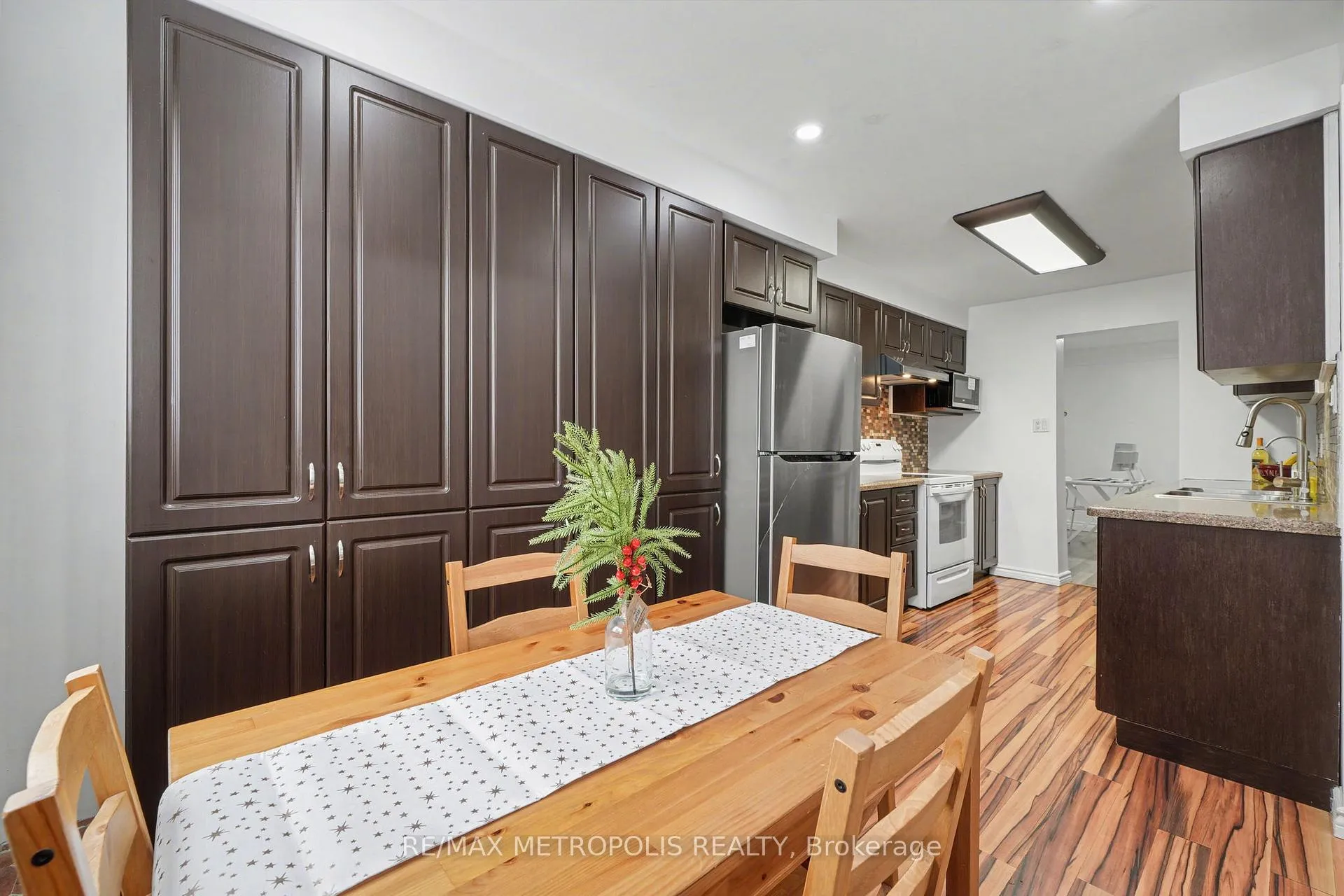 Photo 10 of 19 Robin Court, Barrie, Cundles East — HOMEH