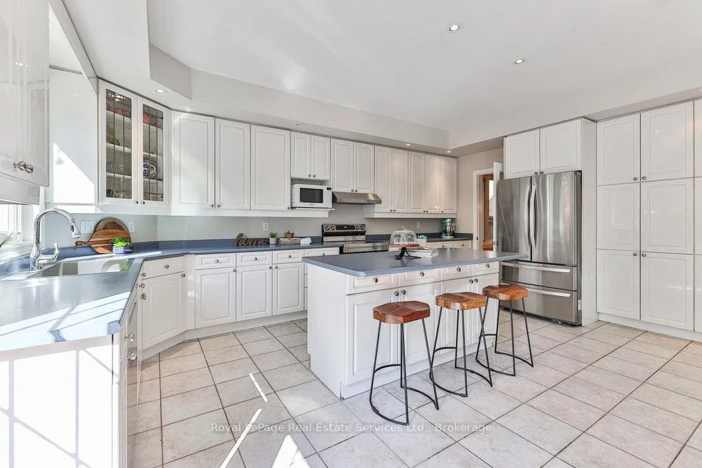 Photo 10 of 1688 Glenvista Drive, Oakville, Joshua Creek — HOMEH