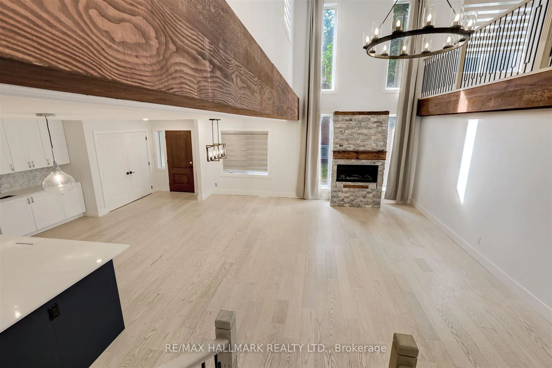 Photo 2 of 2041 Lilac Drive, Innisfil, Alcona — HOMEH