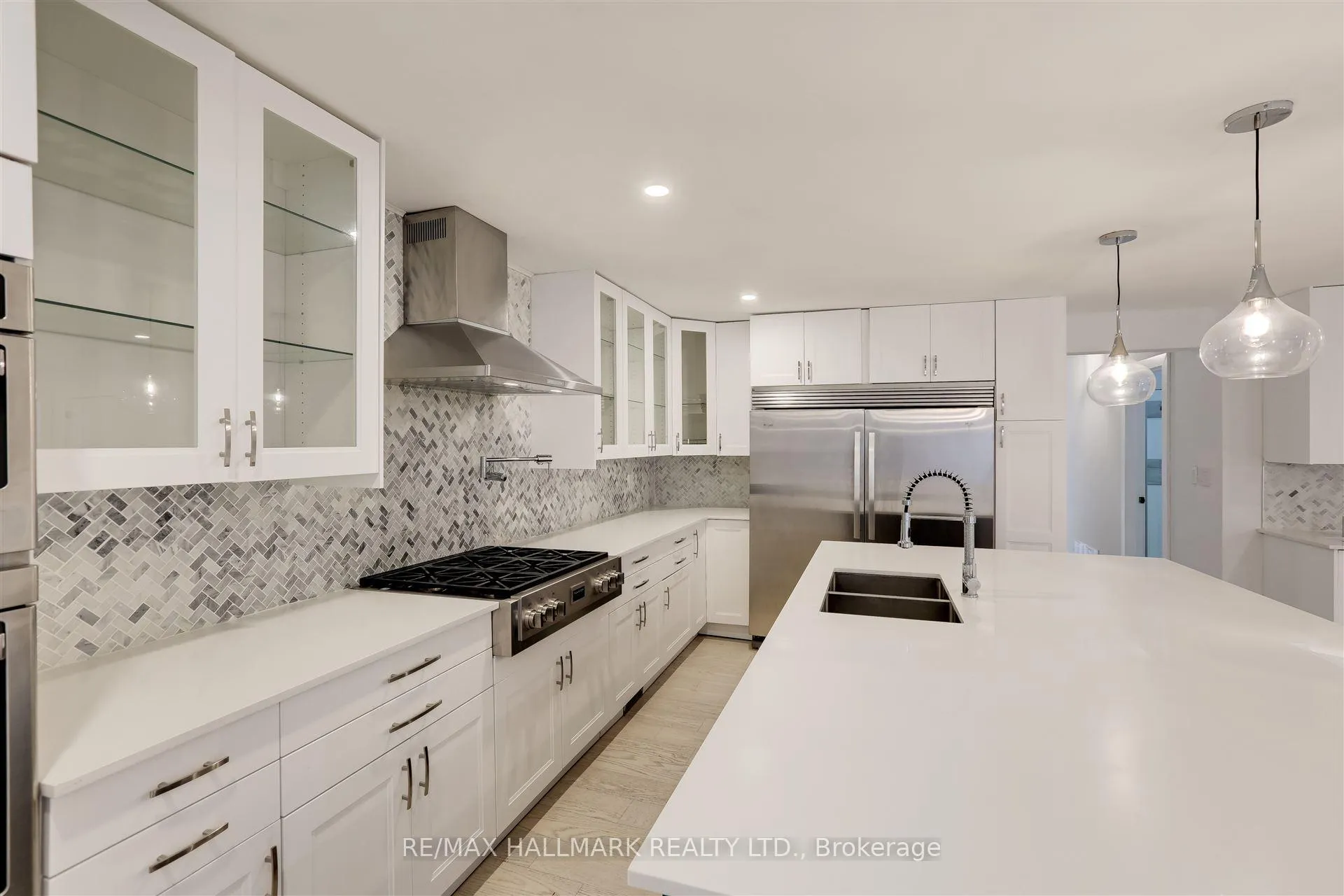 Photo 9 of 2041 Lilac Drive, Innisfil, Alcona — HOMEH