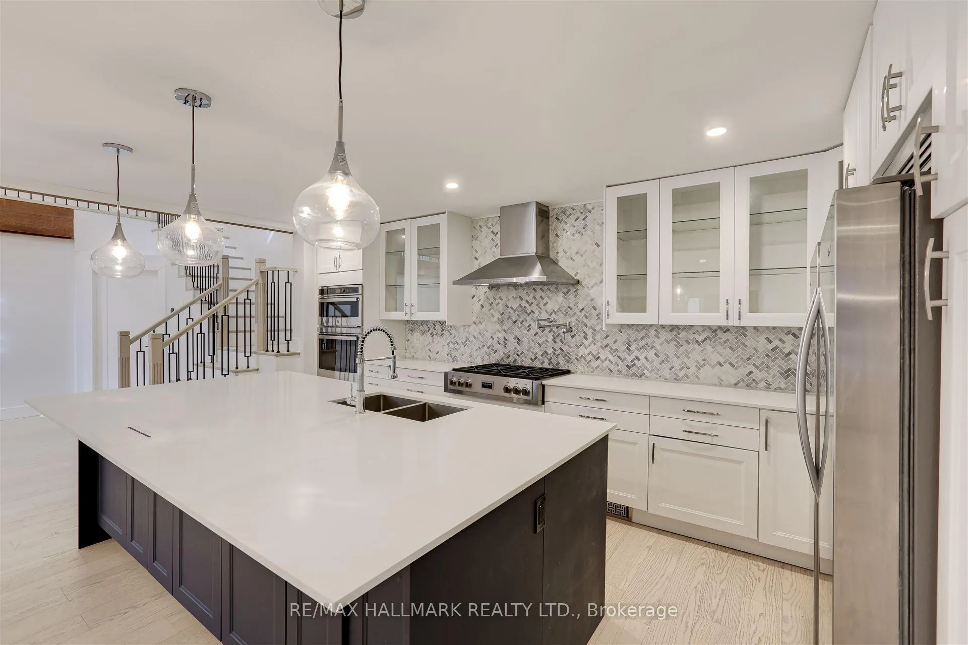 Photo 10 of 2041 Lilac Drive, Innisfil, Alcona — HOMEH