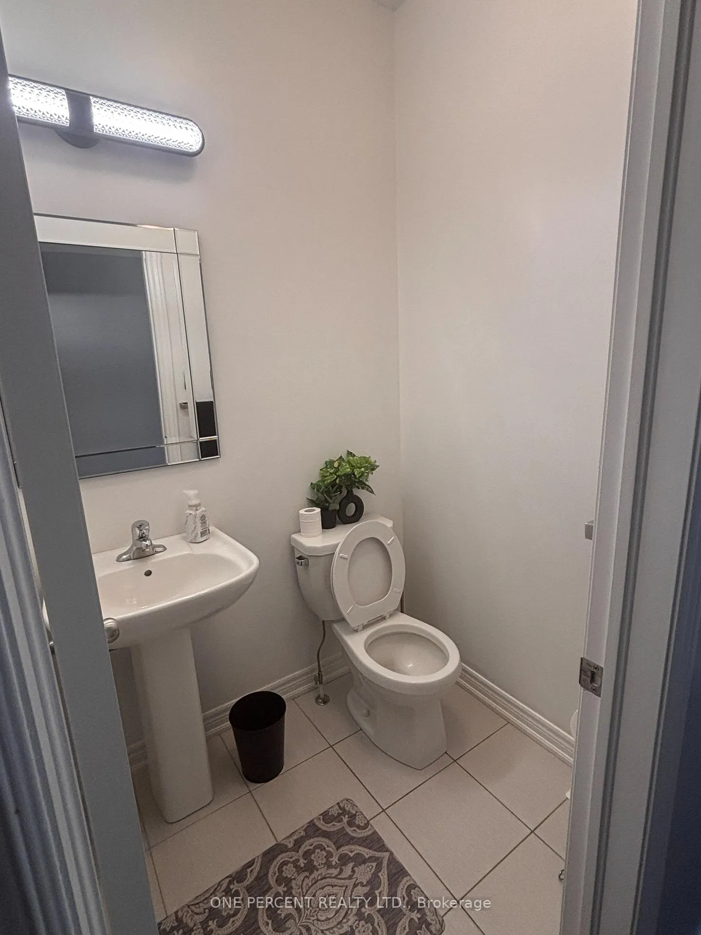 Photo 5 of 42 Adventura Road E, Brampton, Northwest Brampton — HOMEH