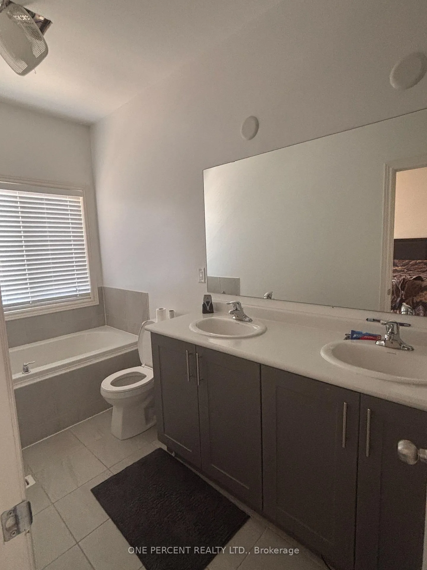 Photo 10 of 42 Adventura Road E, Brampton, Northwest Brampton — HOMEH