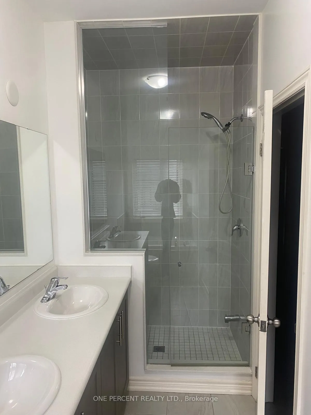 Photo 13 of 42 Adventura Road E, Brampton, Northwest Brampton — HOMEH