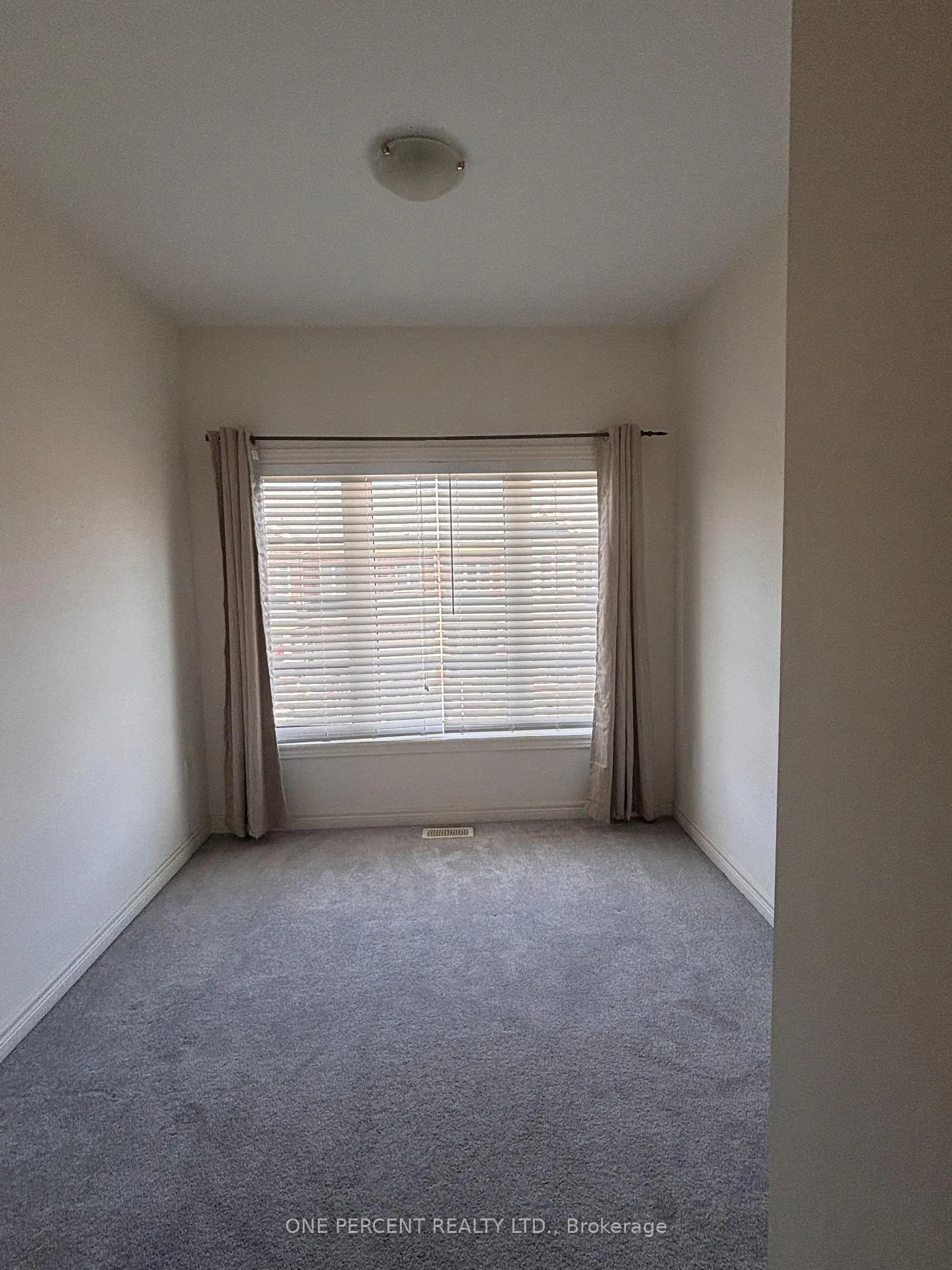 Photo 18 of 42 Adventura Road E, Brampton, Northwest Brampton — HOMEH