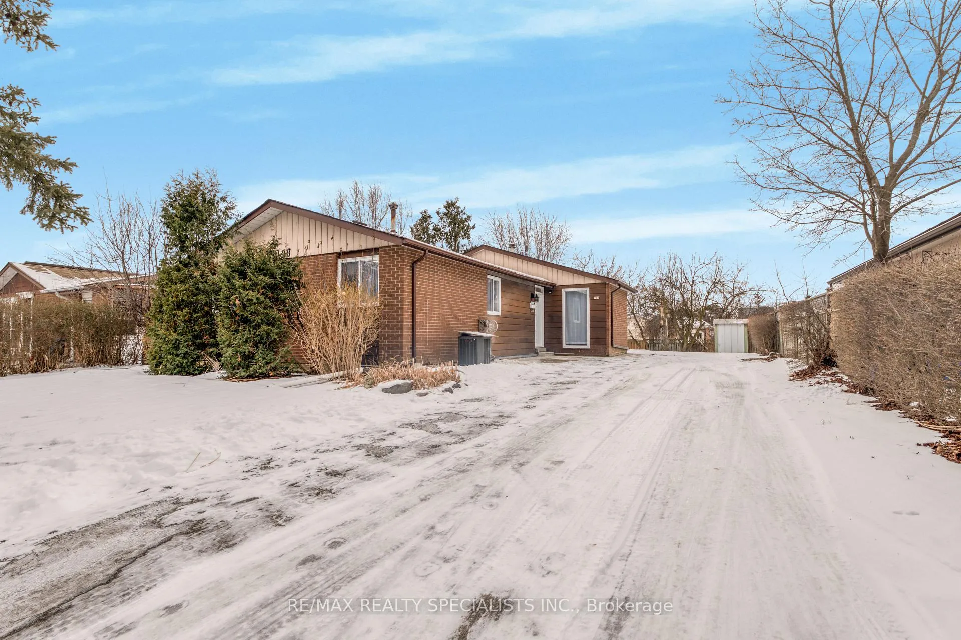 Photo 2 of 198 Folkstone Crescent, Brampton, Southgate — HOMEH