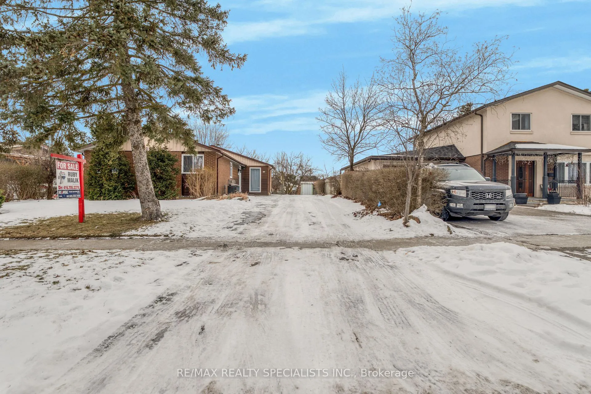Photo 3 of 198 Folkstone Crescent, Brampton, Southgate — HOMEH