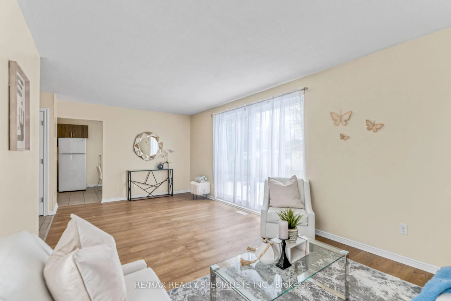 Photo 5 of 198 Folkstone Crescent, Brampton, Southgate — HOMEH