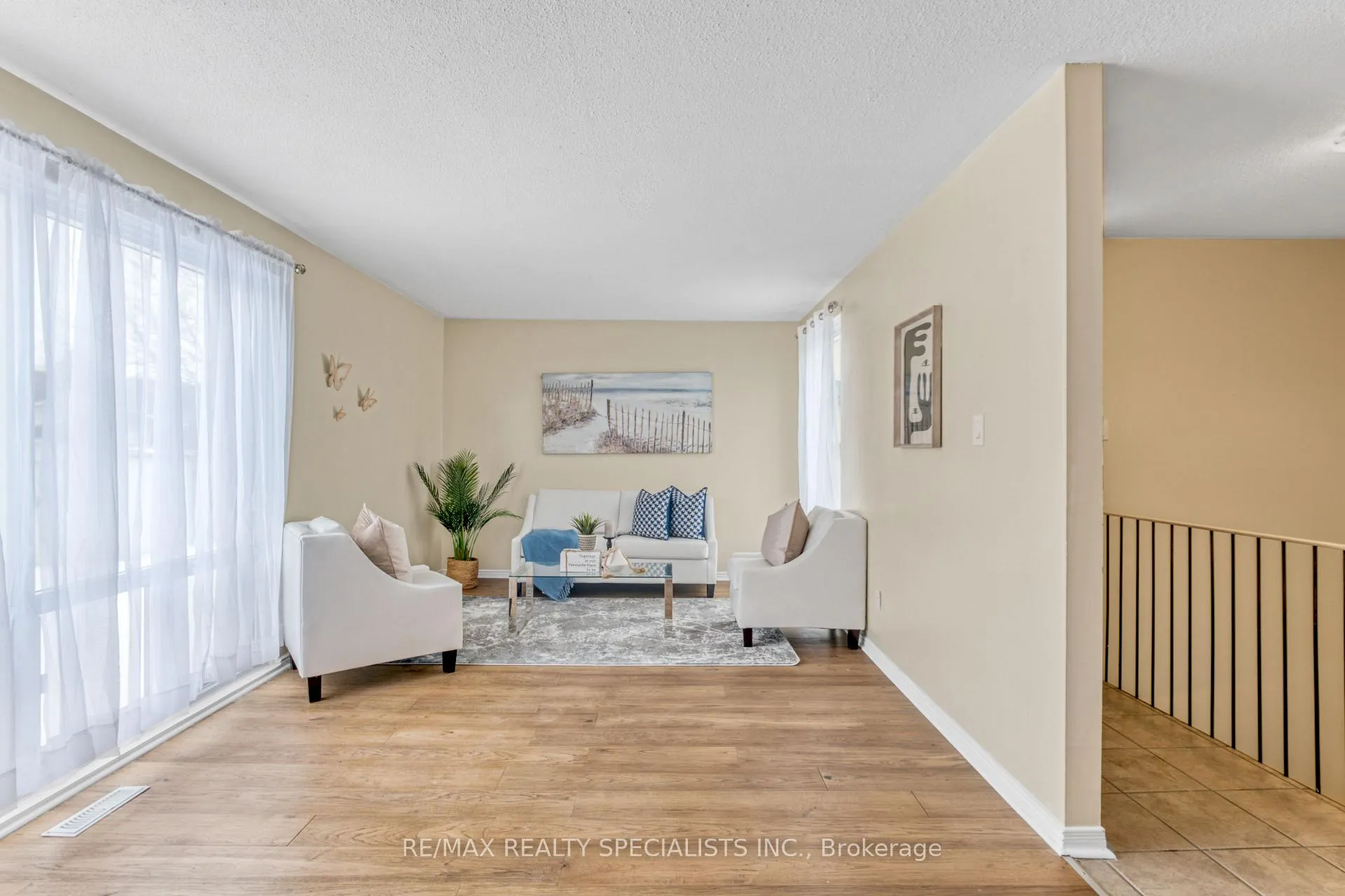 Photo 7 of 198 Folkstone Crescent, Brampton, Southgate — HOMEH