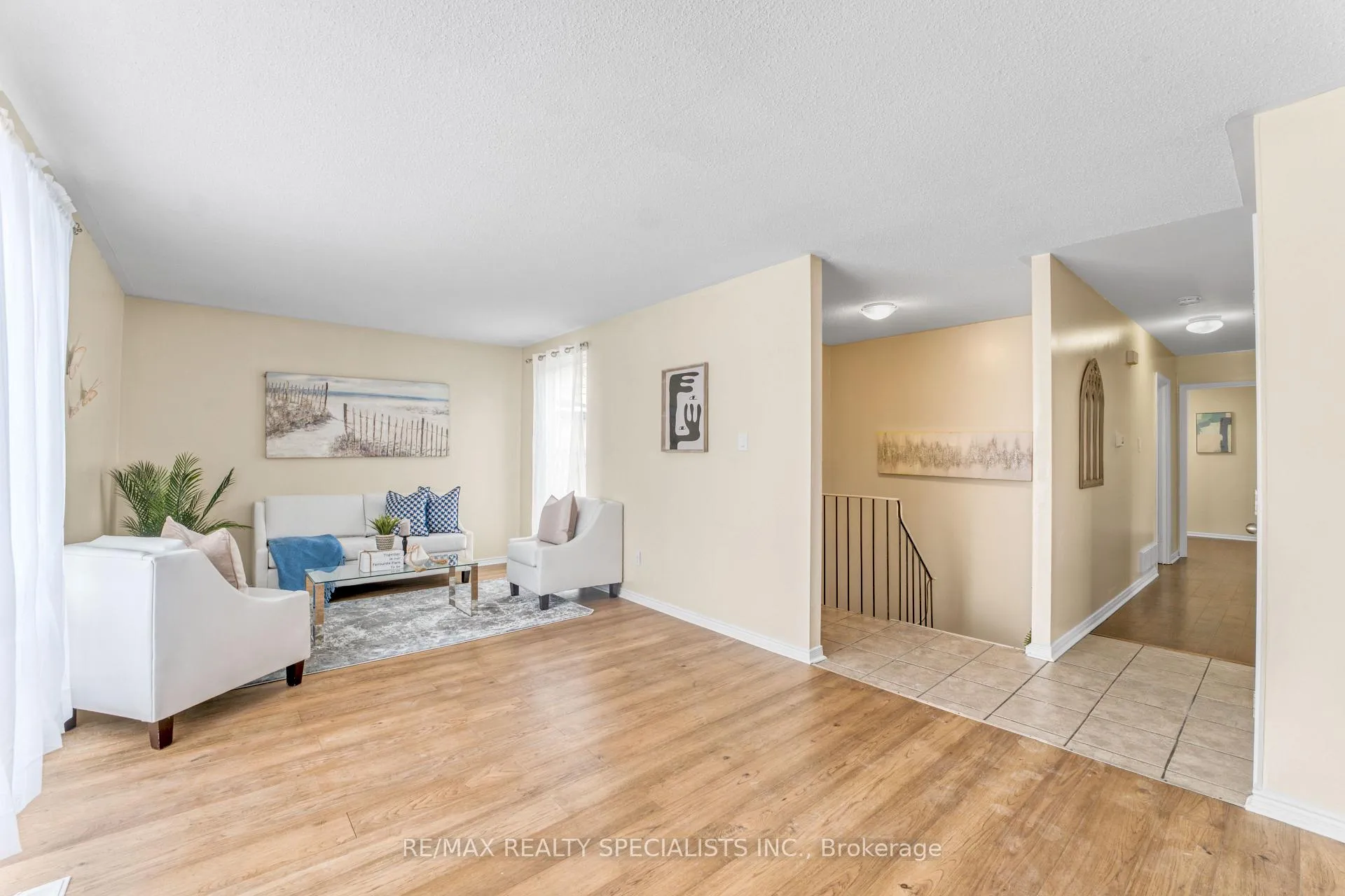 Photo 8 of 198 Folkstone Crescent, Brampton, Southgate — HOMEH
