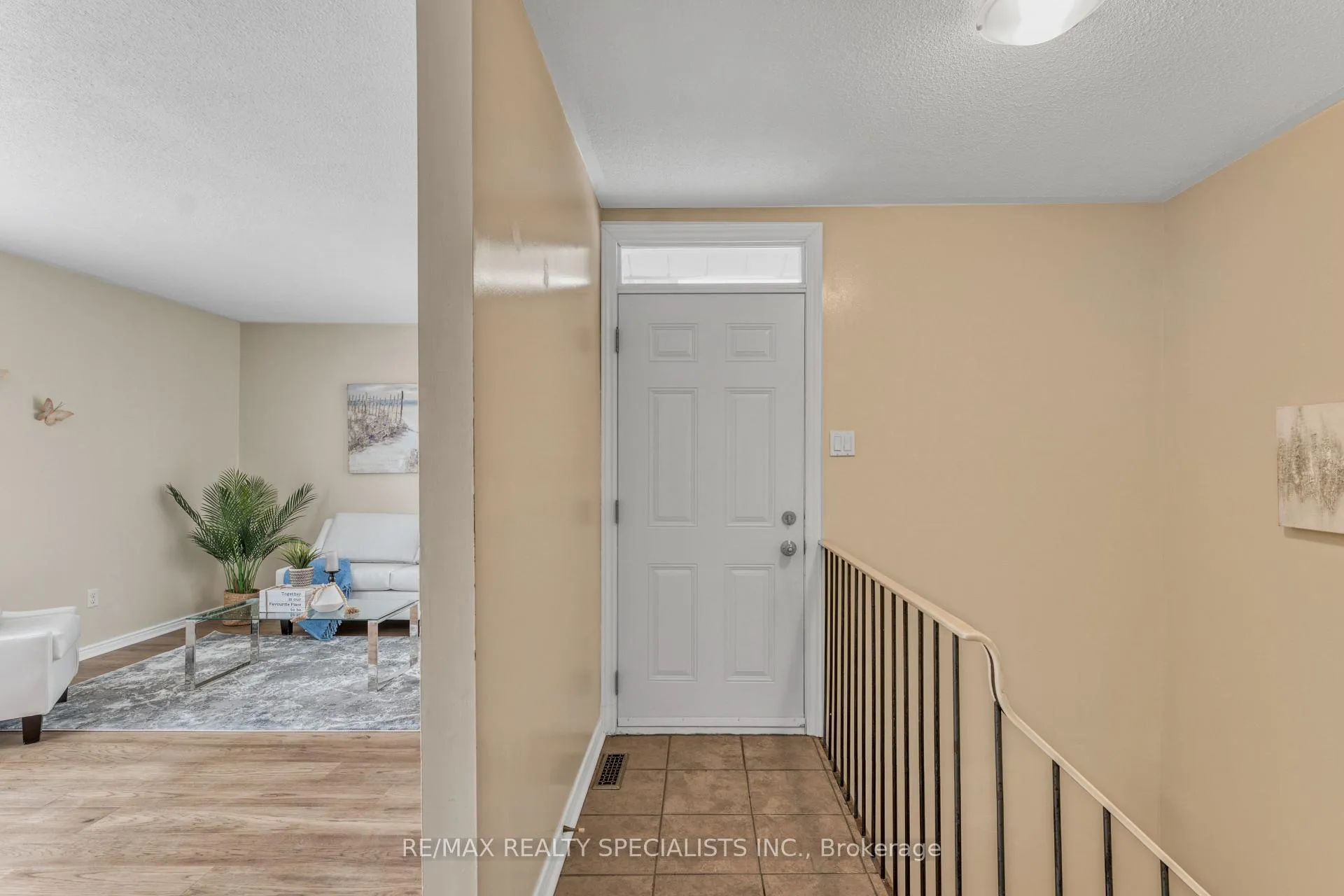 Photo 9 of 198 Folkstone Crescent, Brampton, Southgate — HOMEH