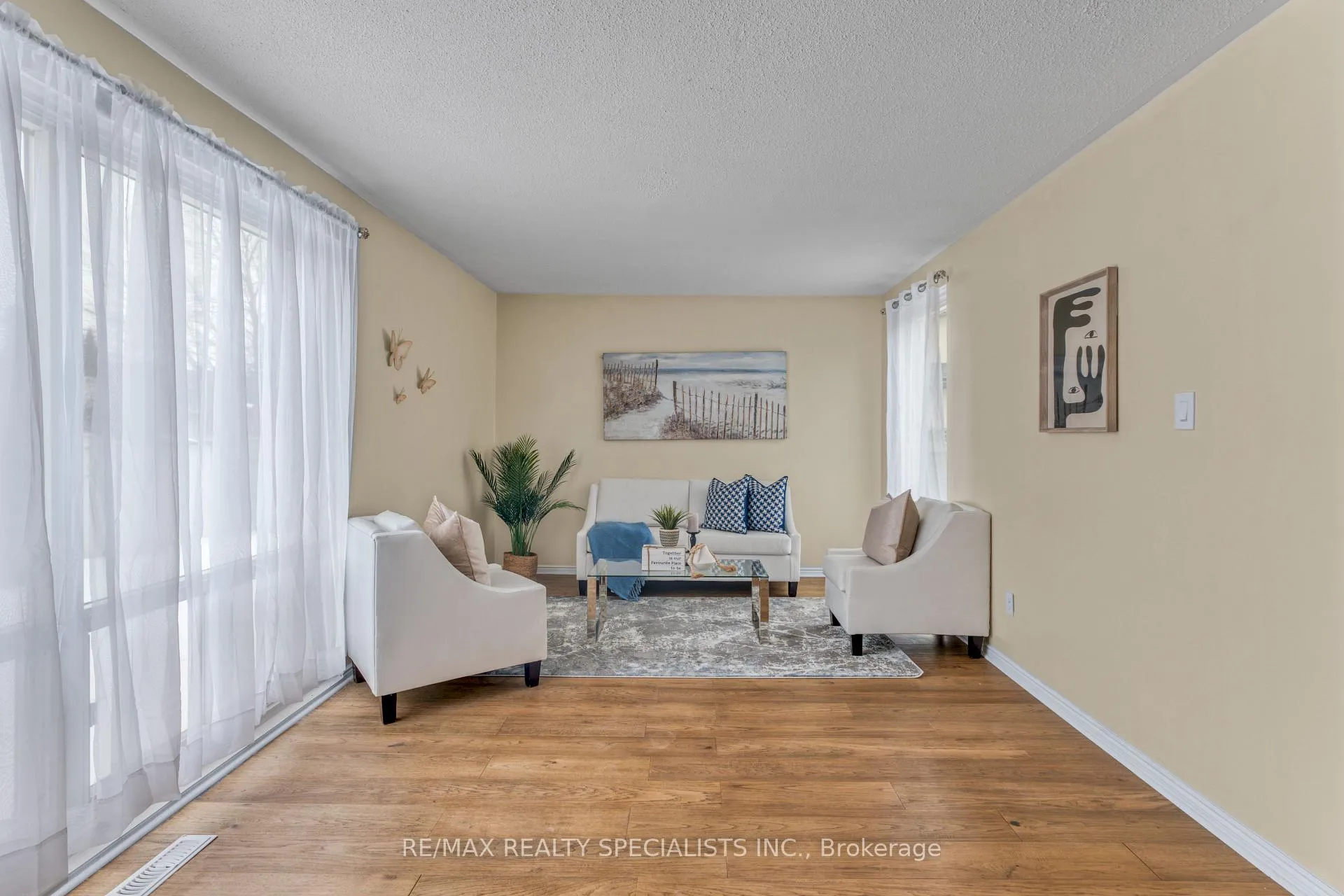 Photo 10 of 198 Folkstone Crescent, Brampton, Southgate — HOMEH