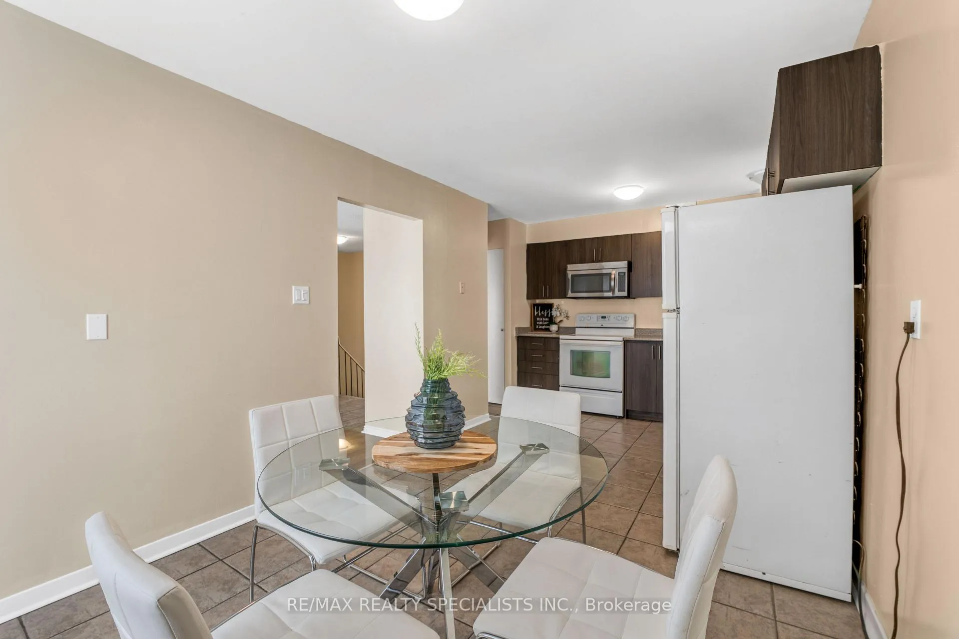 Photo 18 of 198 Folkstone Crescent, Brampton, Southgate — HOMEH