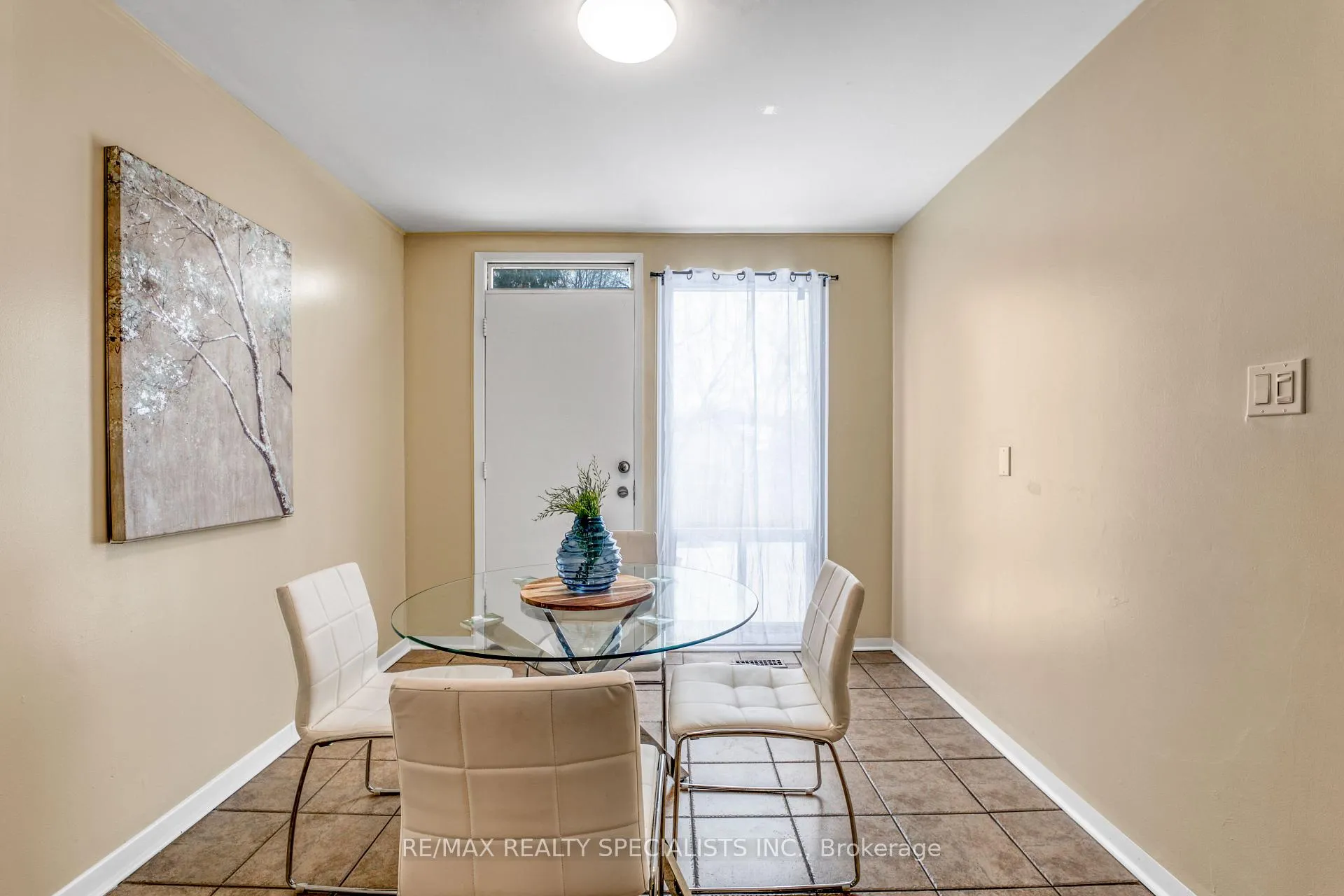 Photo 19 of 198 Folkstone Crescent, Brampton, Southgate — HOMEH