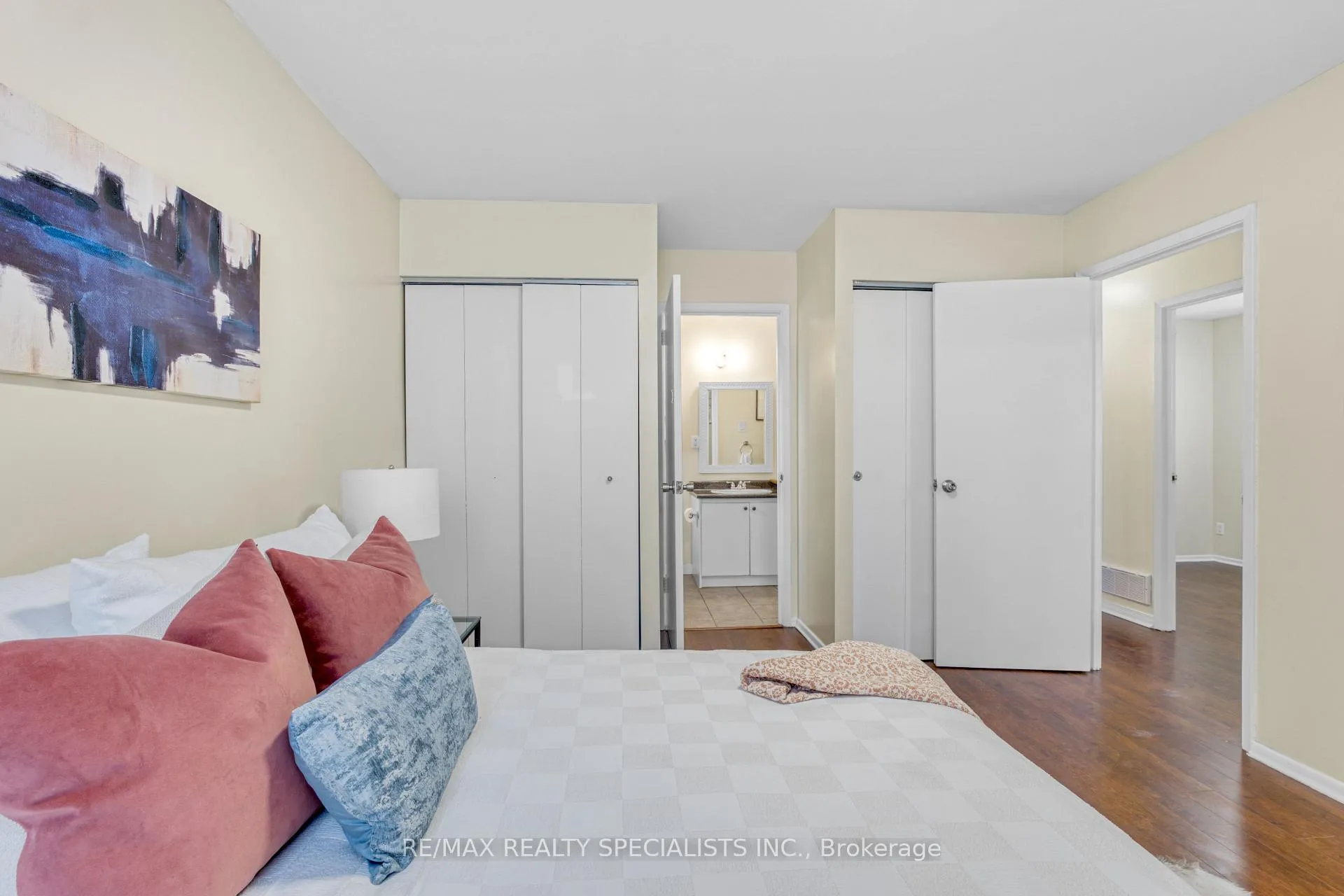Photo 22 of 198 Folkstone Crescent, Brampton, Southgate — HOMEH