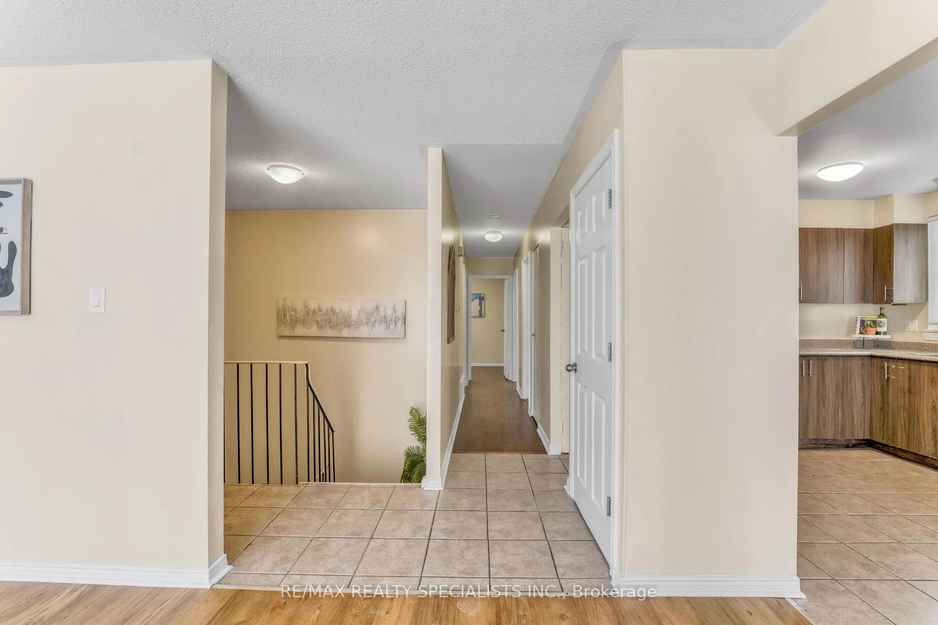 Photo 29 of 198 Folkstone Crescent, Brampton, Southgate — HOMEH