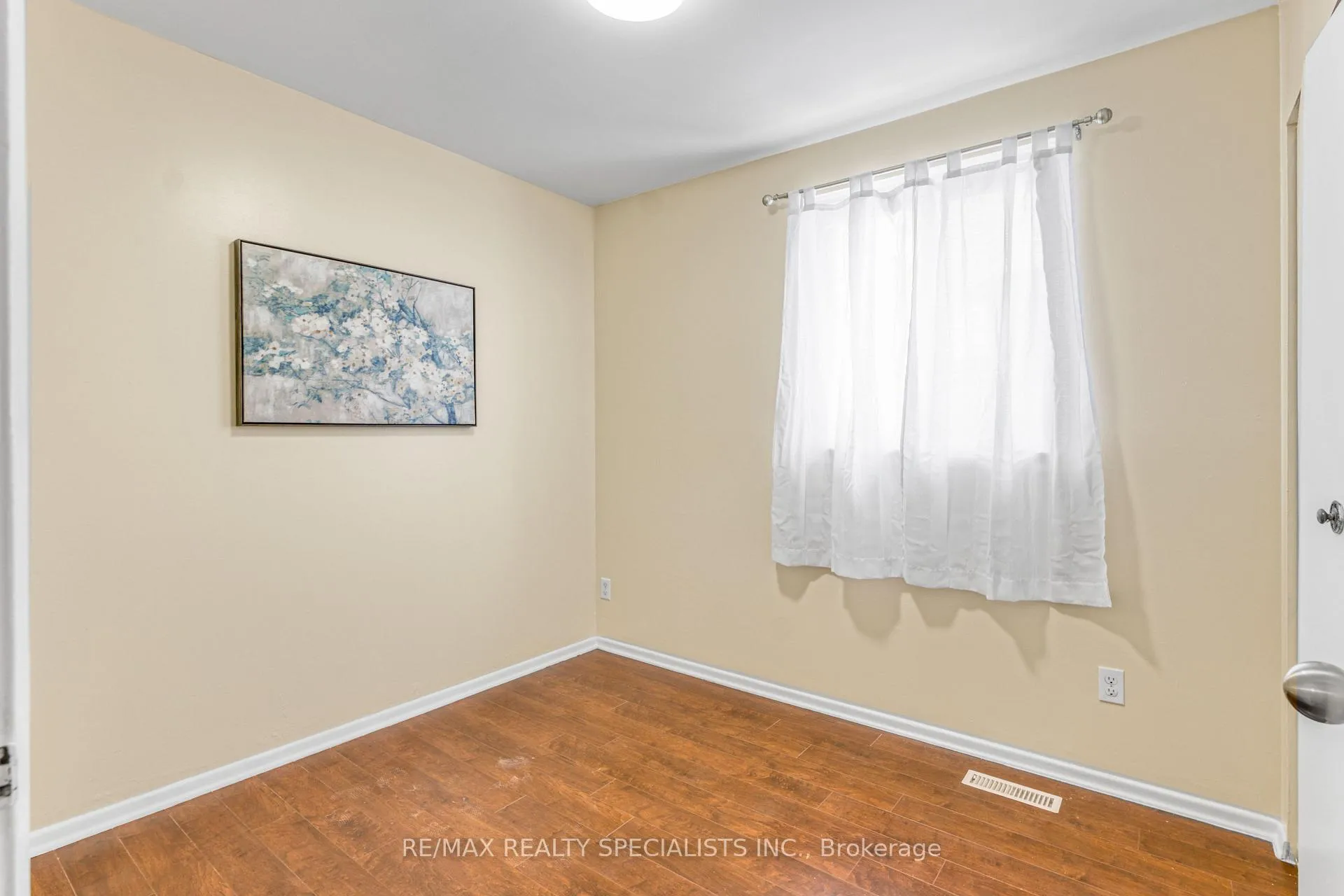 Photo 30 of 198 Folkstone Crescent, Brampton, Southgate — HOMEH