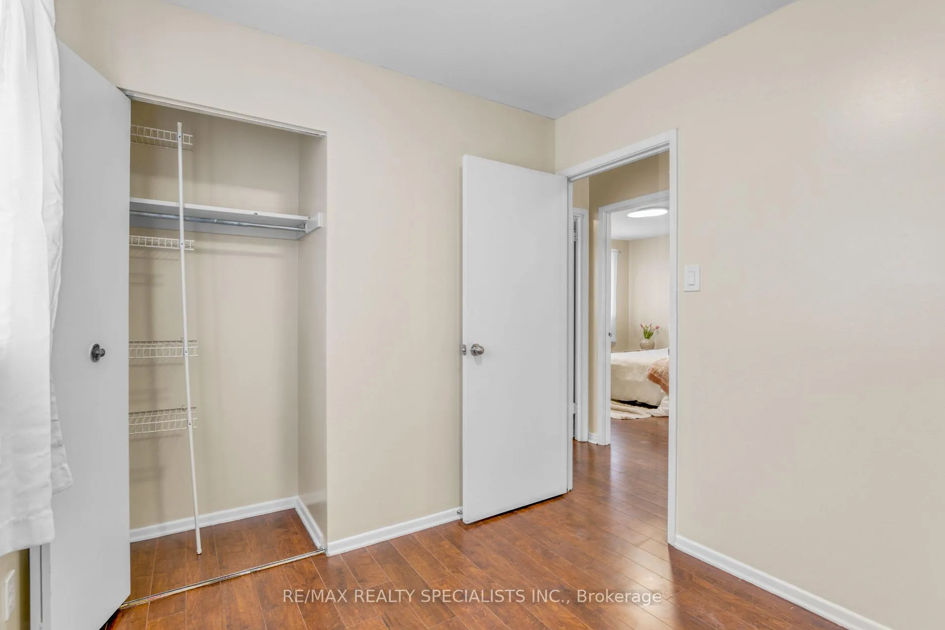 Photo 33 of 198 Folkstone Crescent, Brampton, Southgate — HOMEH