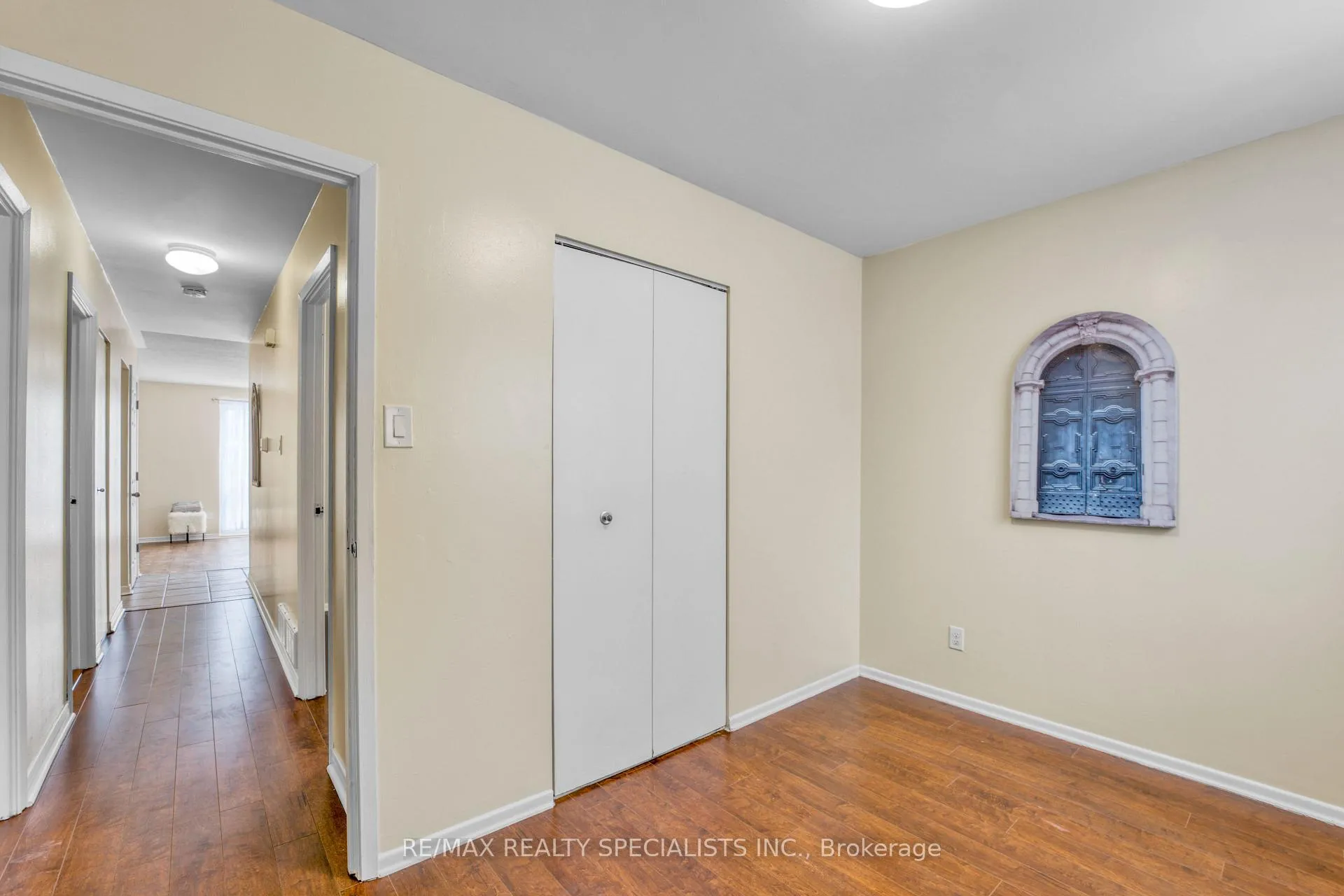 Photo 34 of 198 Folkstone Crescent, Brampton, Southgate — HOMEH