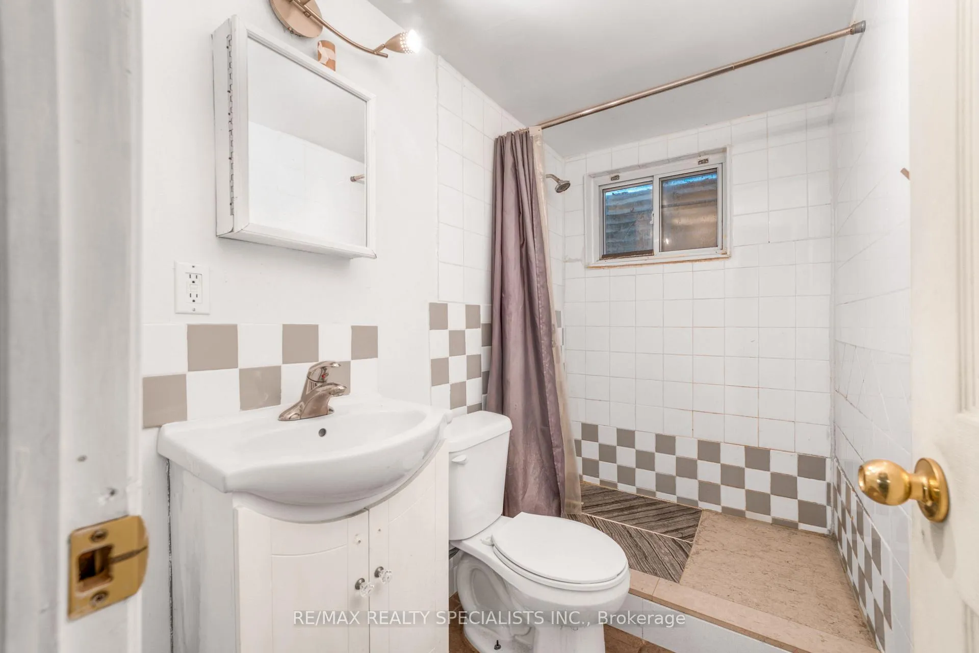 Photo 36 of 198 Folkstone Crescent, Brampton, Southgate — HOMEH