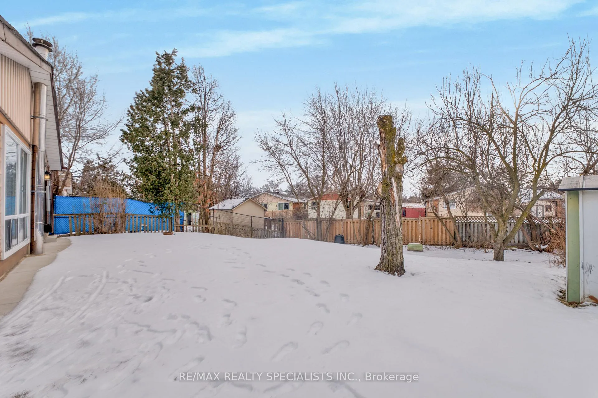 Photo 39 of 198 Folkstone Crescent, Brampton, Southgate — HOMEH
