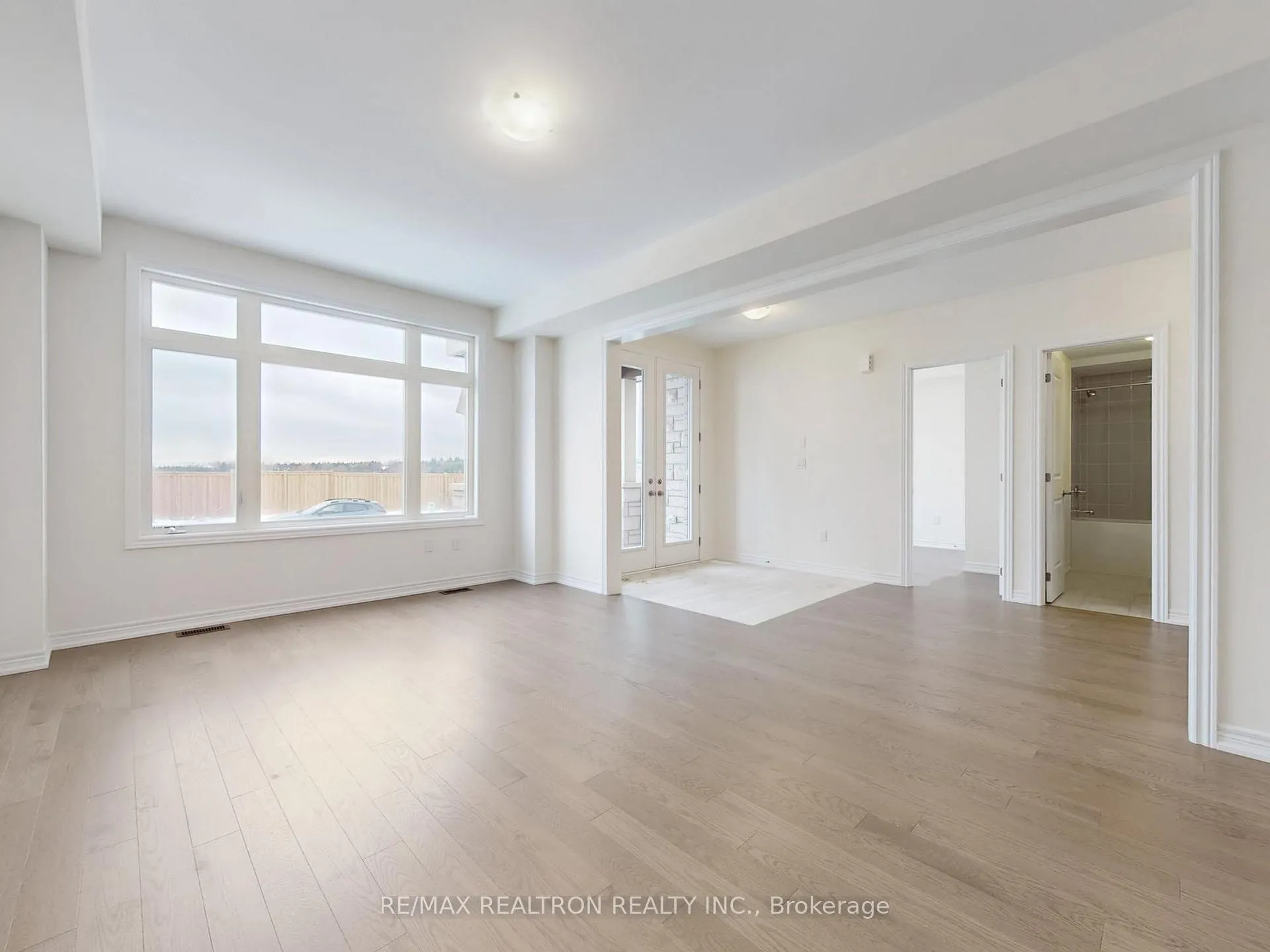 Photo 4 of 153 Berczy Green Drive, Markham, Rural Markham — HOMEH