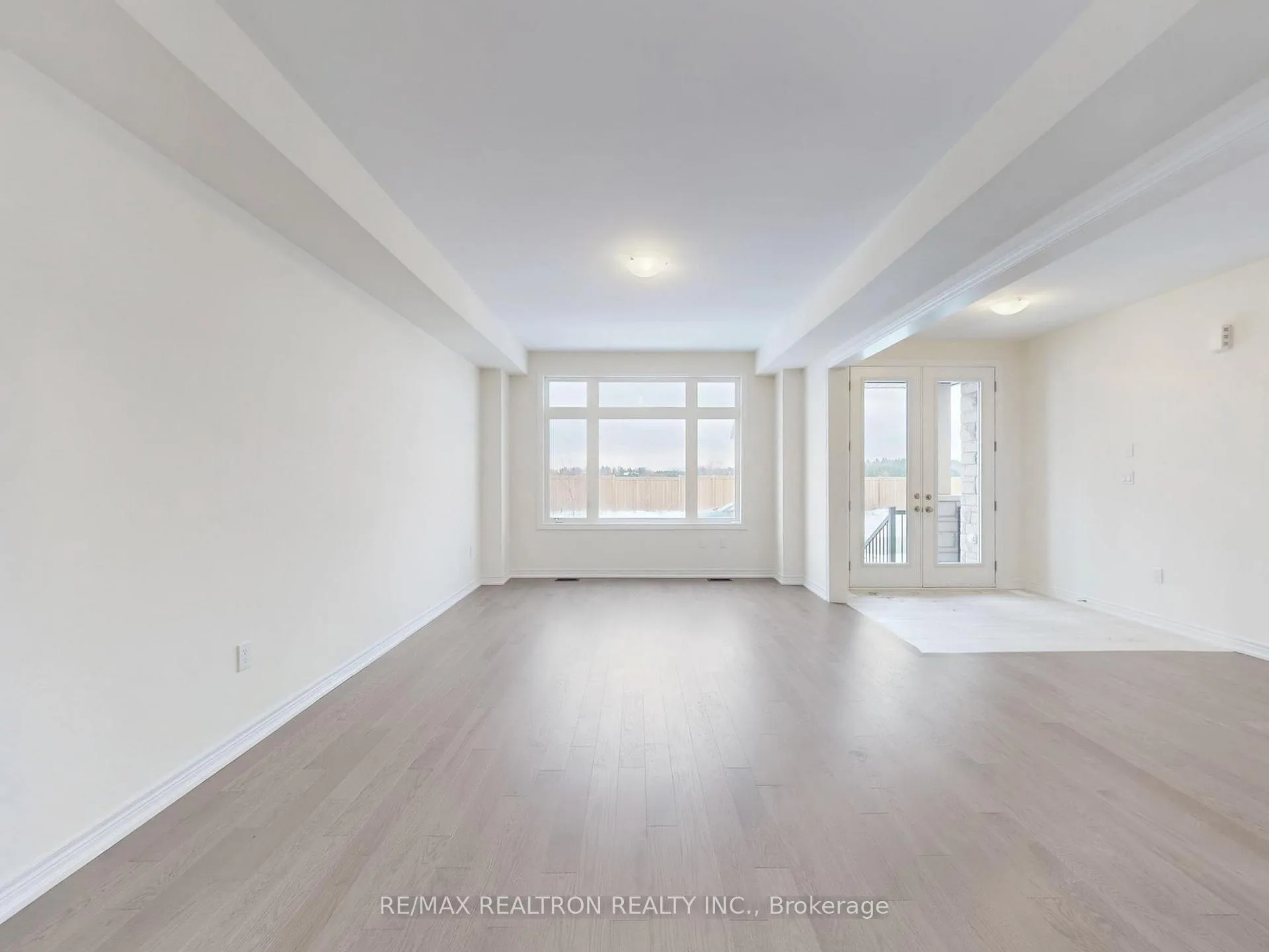 Photo 5 of 153 Berczy Green Drive, Markham, Rural Markham — HOMEH