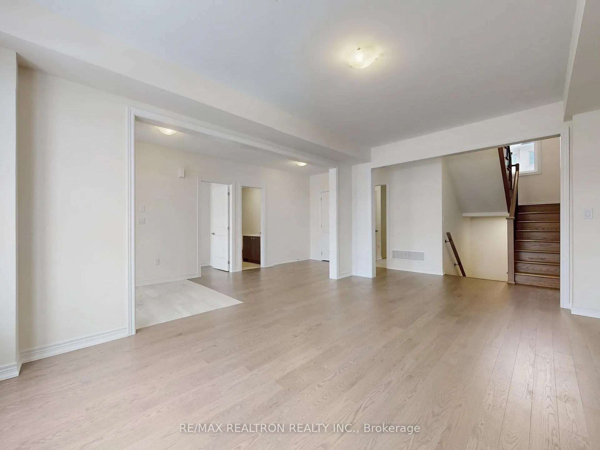 Photo 6 of 153 Berczy Green Drive, Markham, Rural Markham — HOMEH