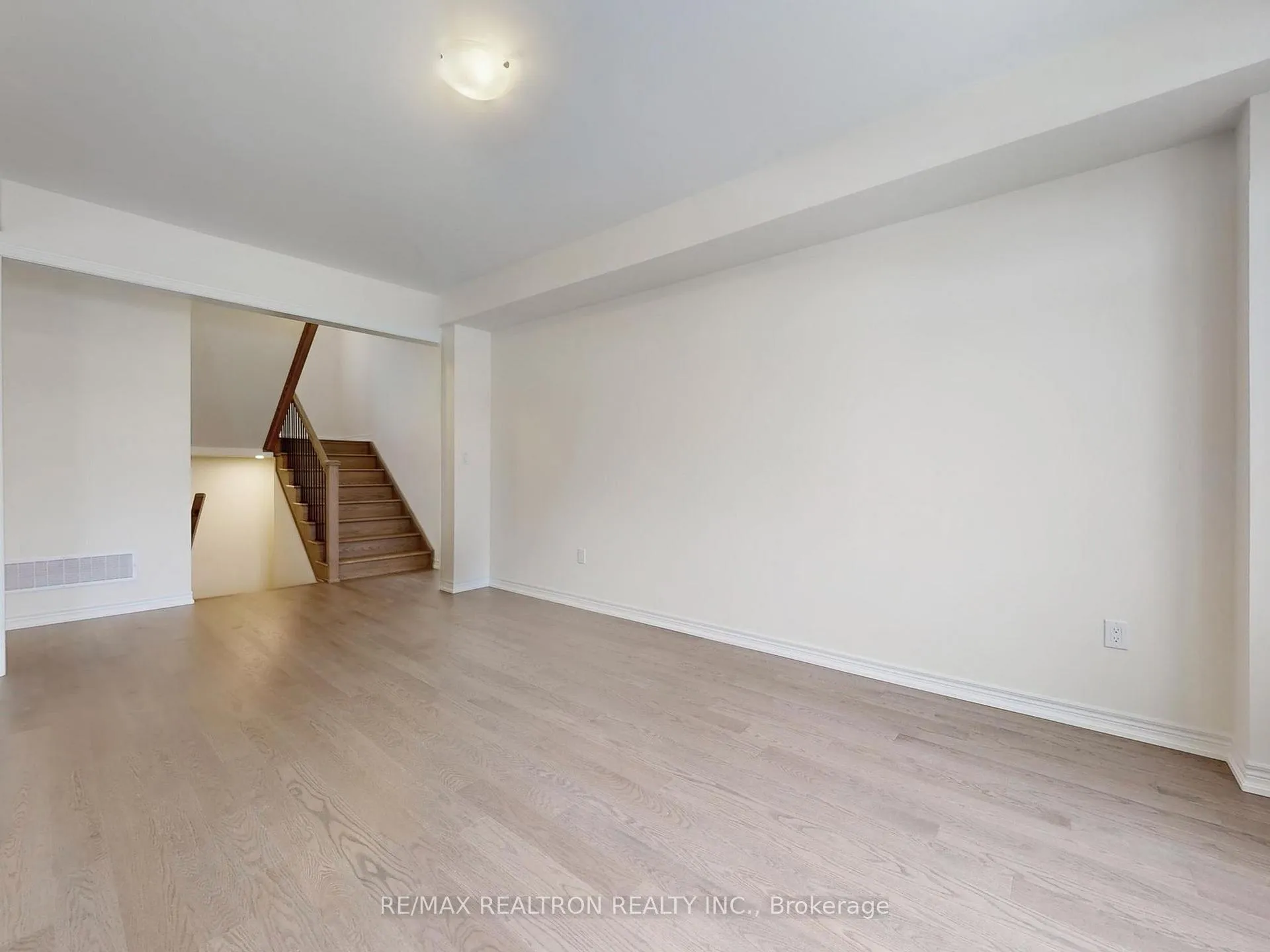 Photo 7 of 153 Berczy Green Drive, Markham, Rural Markham — HOMEH
