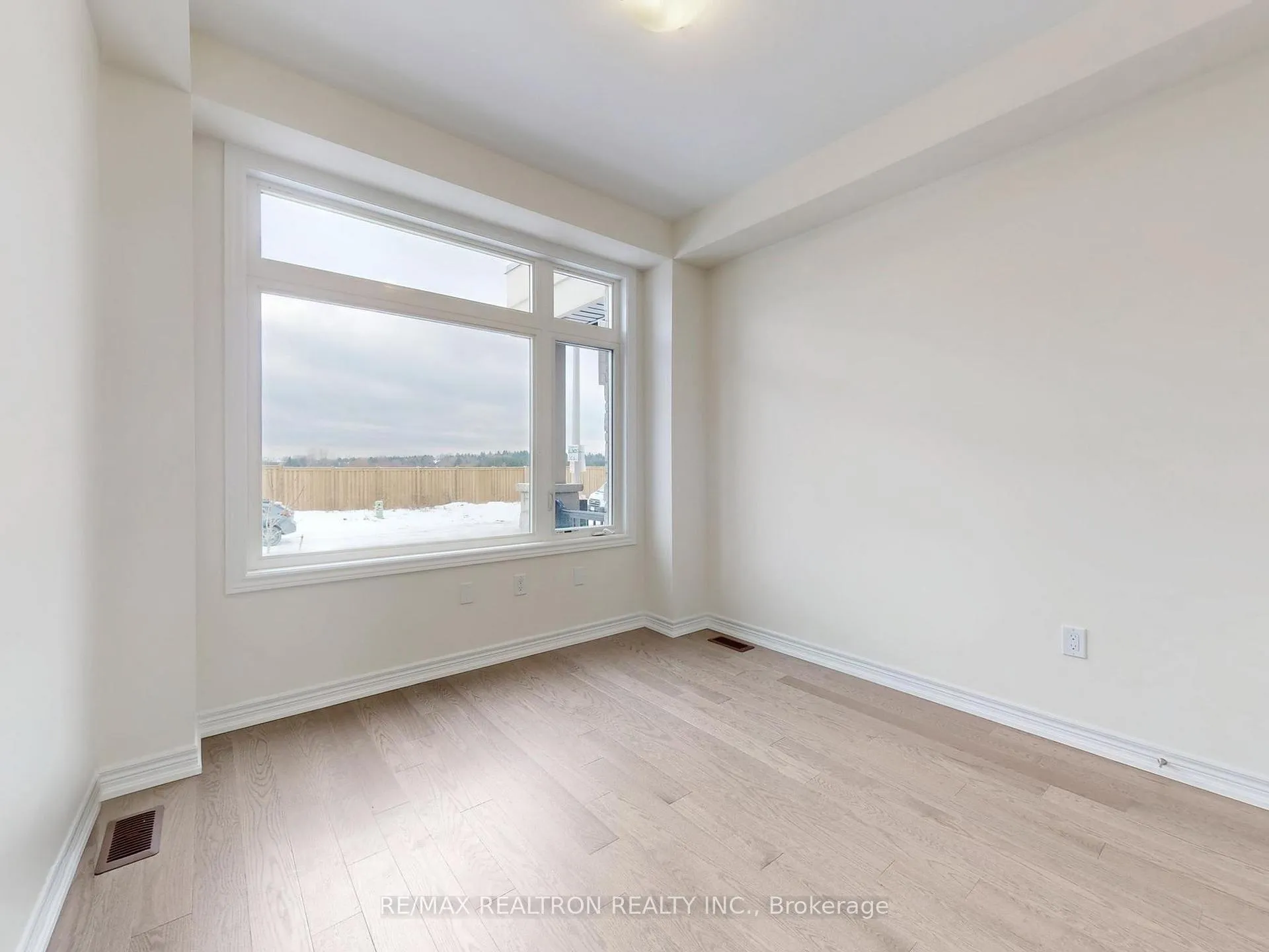 Photo 8 of 153 Berczy Green Drive, Markham, Rural Markham — HOMEH