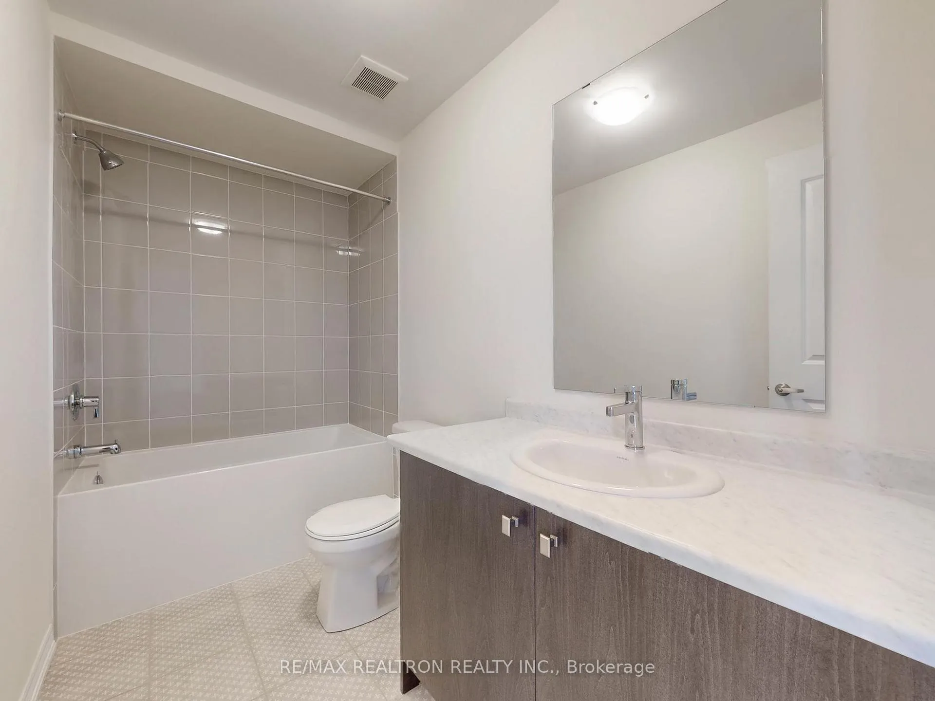 Photo 10 of 153 Berczy Green Drive, Markham, Rural Markham — HOMEH