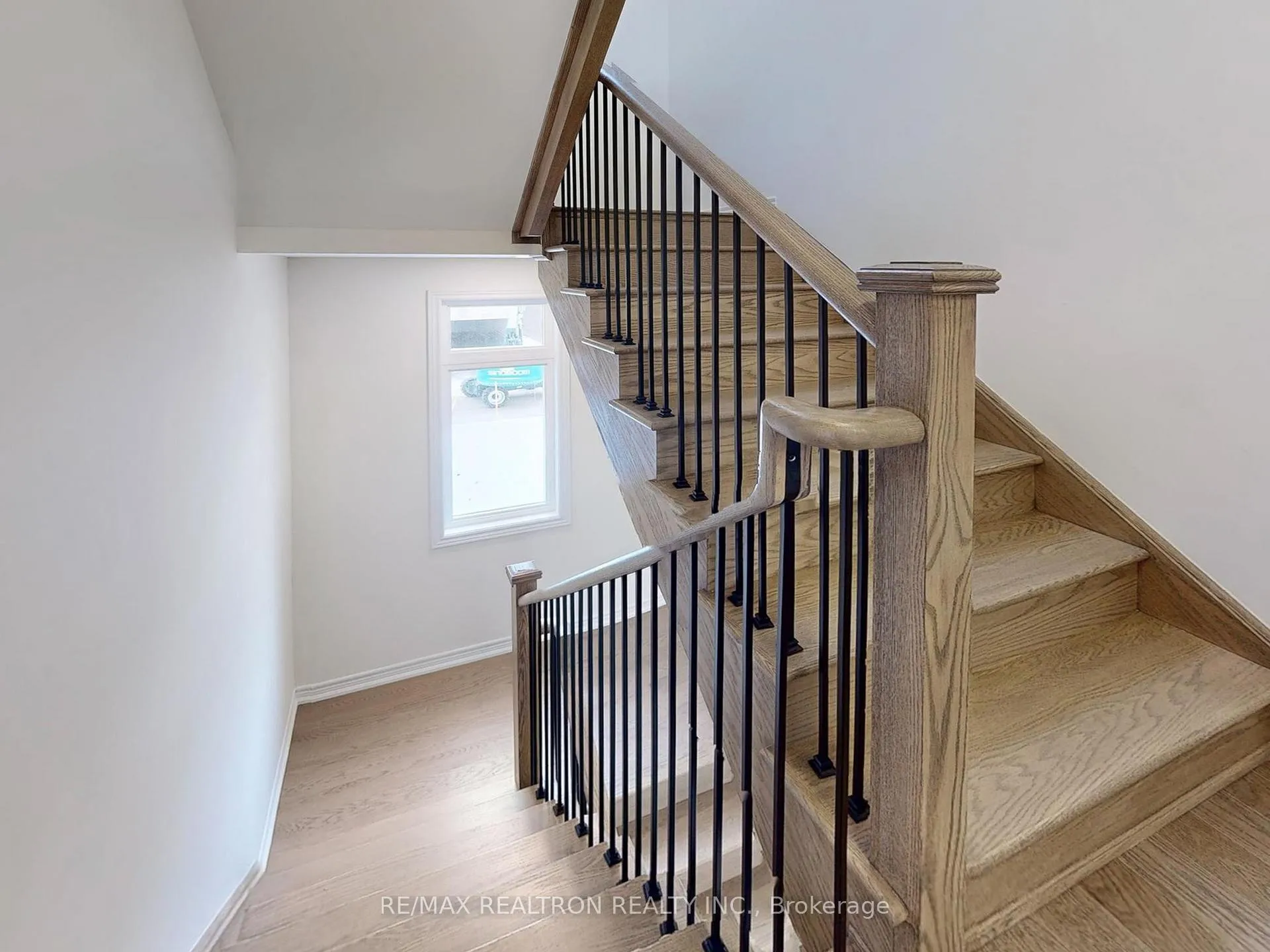 Photo 13 of 153 Berczy Green Drive, Markham, Rural Markham — HOMEH