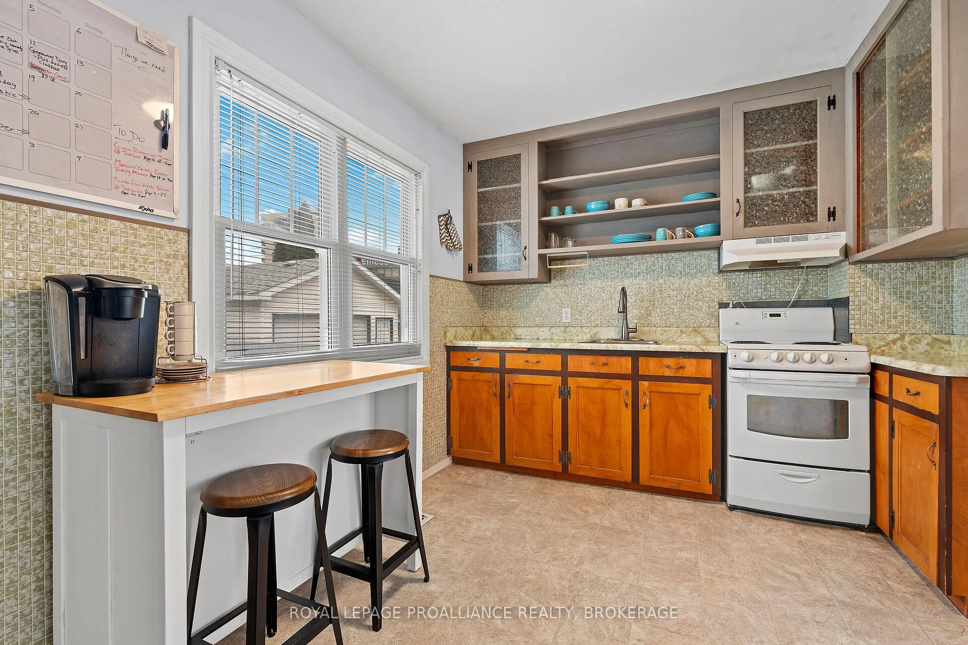 Photo 14 of 20 Drayton Avenue, Kingston, East of Sir John A. Blvd — HOMEH