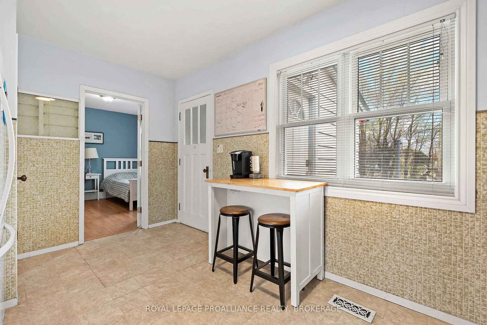 Photo 15 of 20 Drayton Avenue, Kingston, East of Sir John A. Blvd — HOMEH