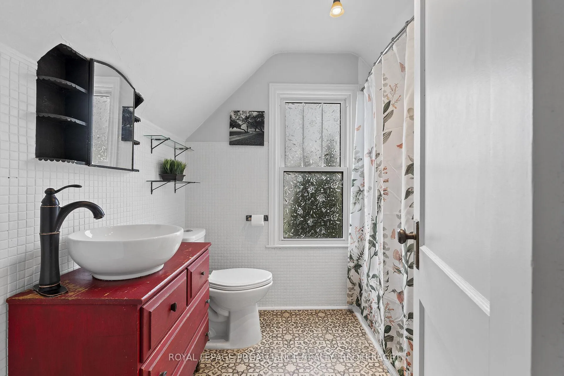 Photo 24 of 20 Drayton Avenue, Kingston, East of Sir John A. Blvd — HOMEH