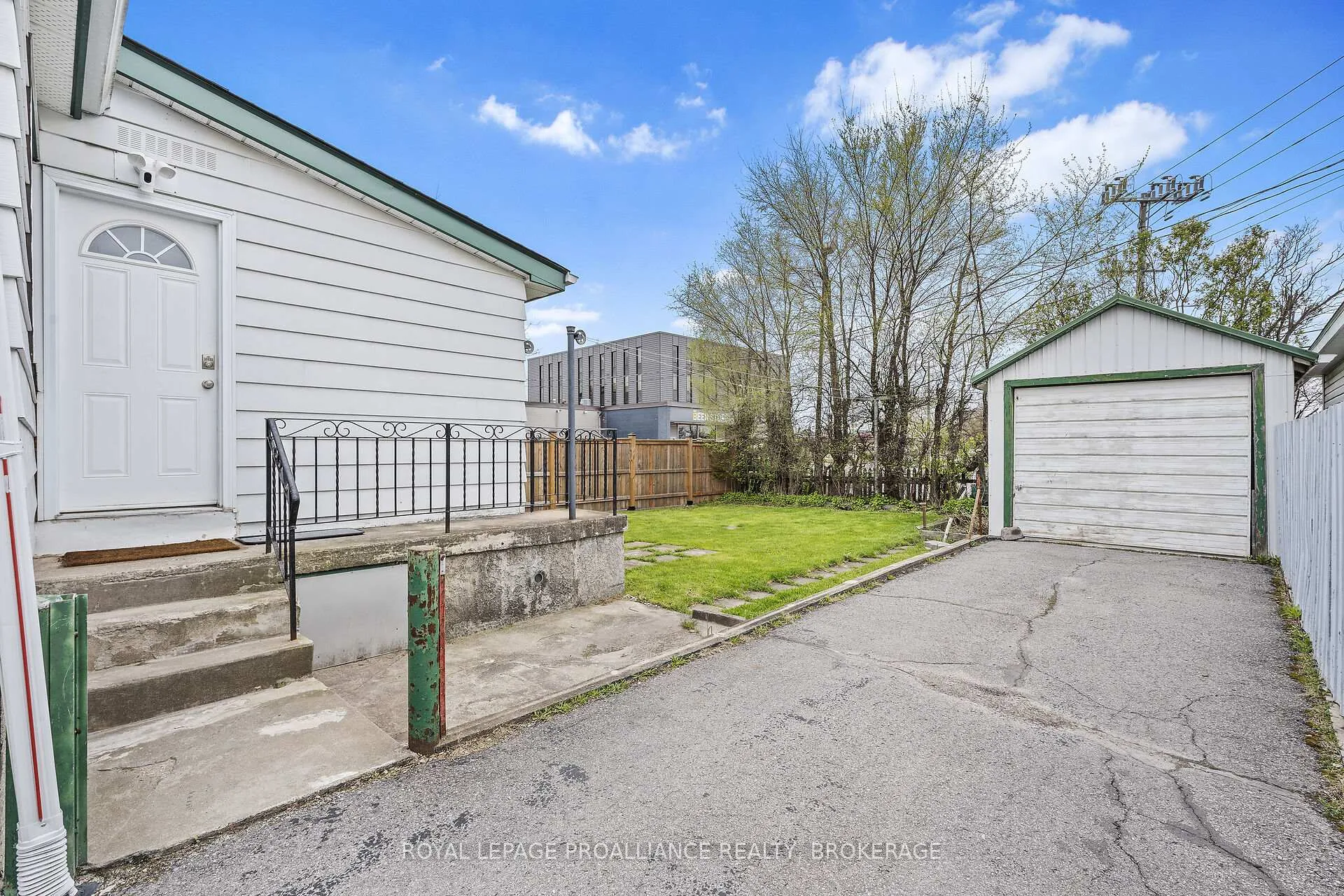 Photo 31 of 20 Drayton Avenue, Kingston, East of Sir John A. Blvd — HOMEH