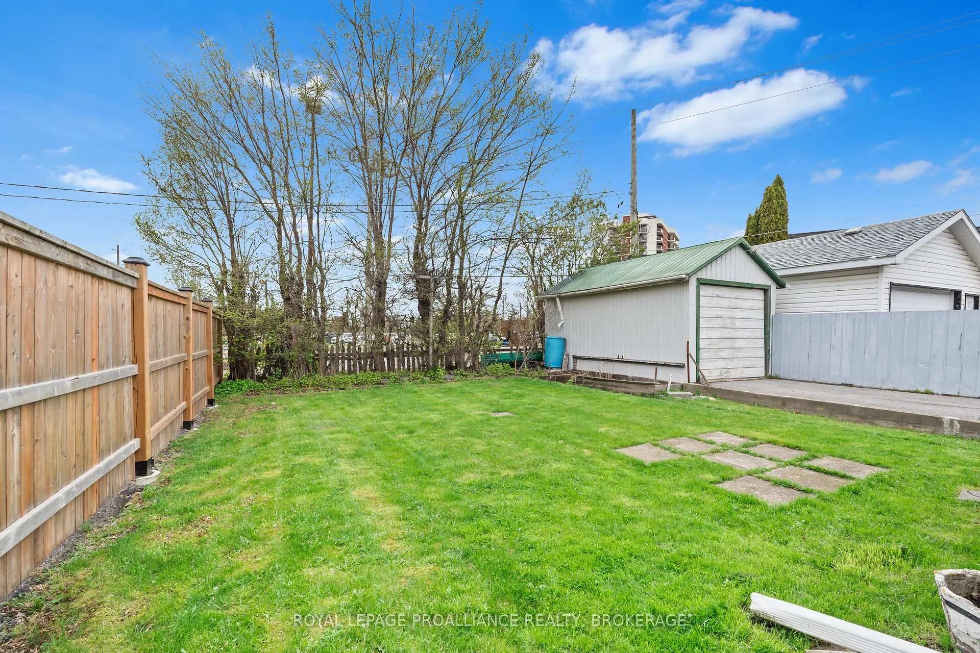 Photo 33 of 20 Drayton Avenue, Kingston, East of Sir John A. Blvd — HOMEH
