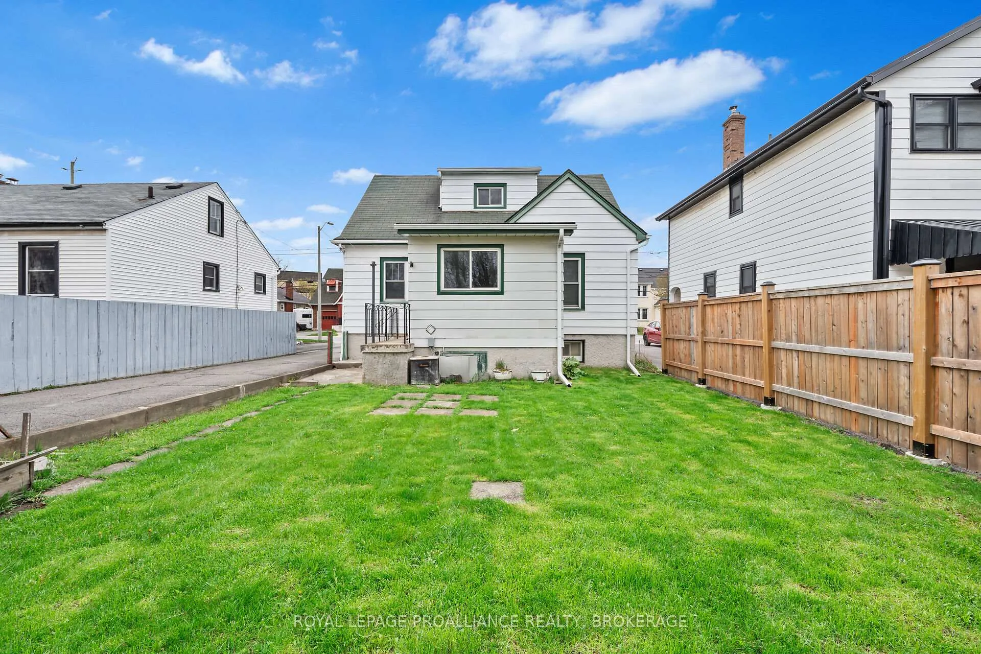 Photo 34 of 20 Drayton Avenue, Kingston, East of Sir John A. Blvd — HOMEH