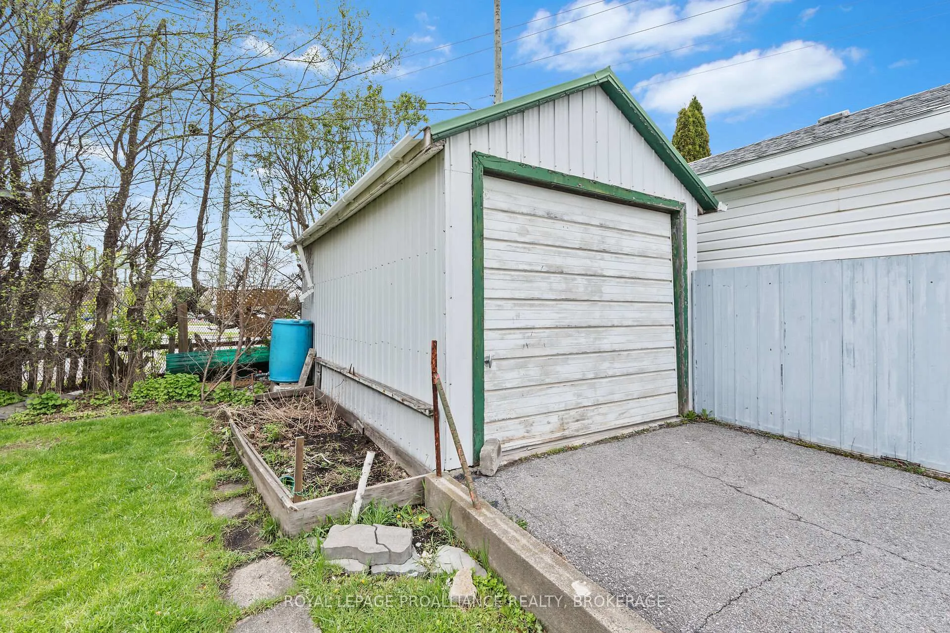 Photo 35 of 20 Drayton Avenue, Kingston, East of Sir John A. Blvd — HOMEH