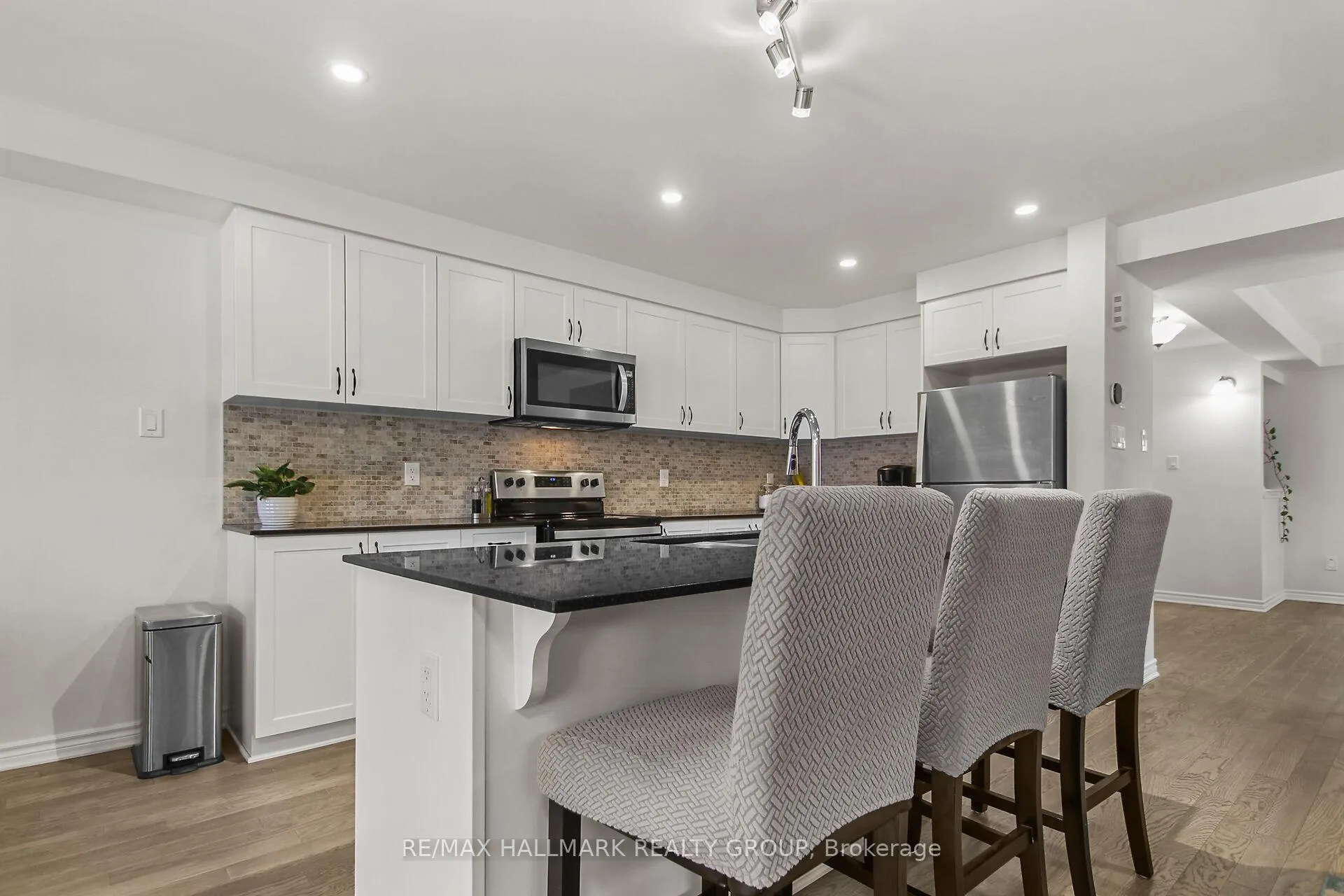 Photo 9 of 501 Parade Drive, Ottawa, Stittsville (South) — HOMEH