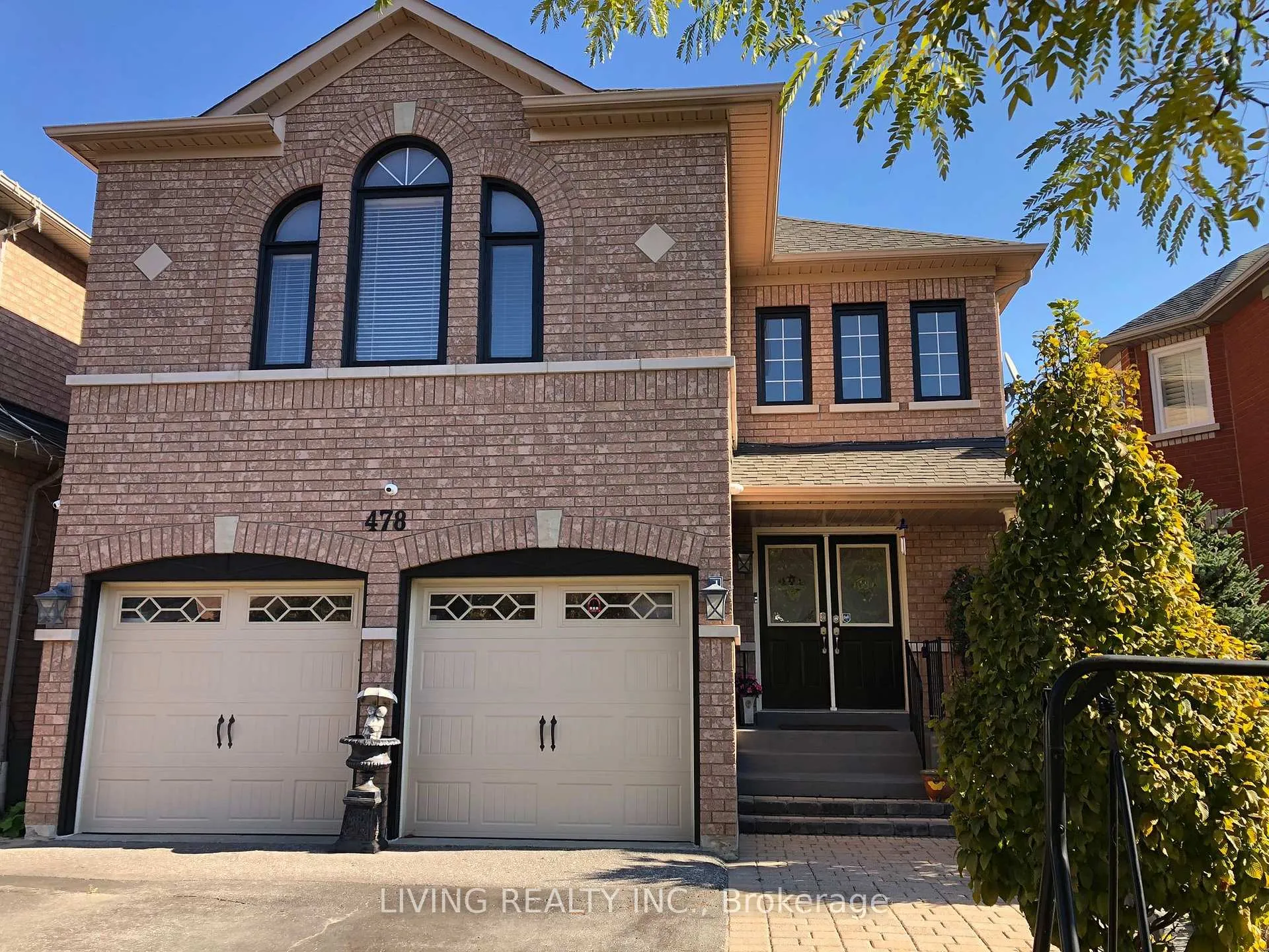 Front of 478 Summerpark Crescent